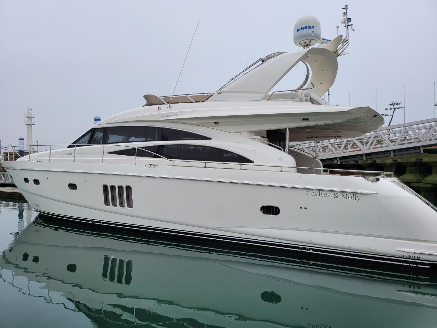 2007 Princess 67 Flybridge Motor Yacht