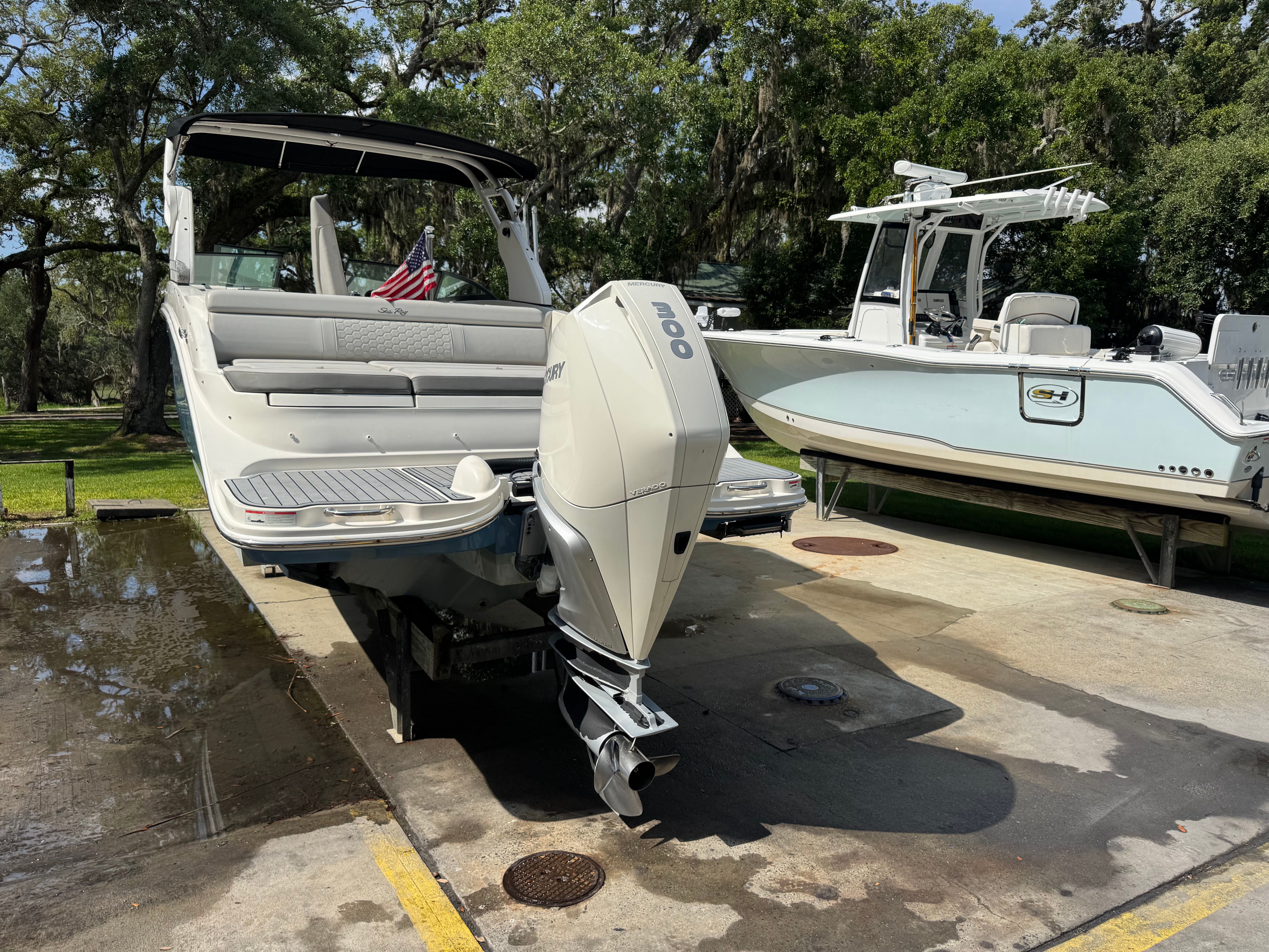 2020 Sea Ray SDX 270 Outboard on a boat trailer.