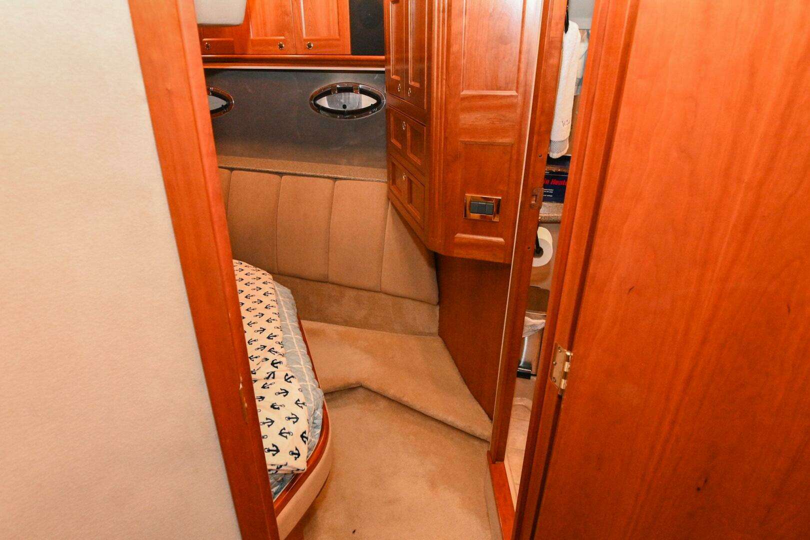 2002 Cruisers Yachts 5000 Sedan Sport - Image 60