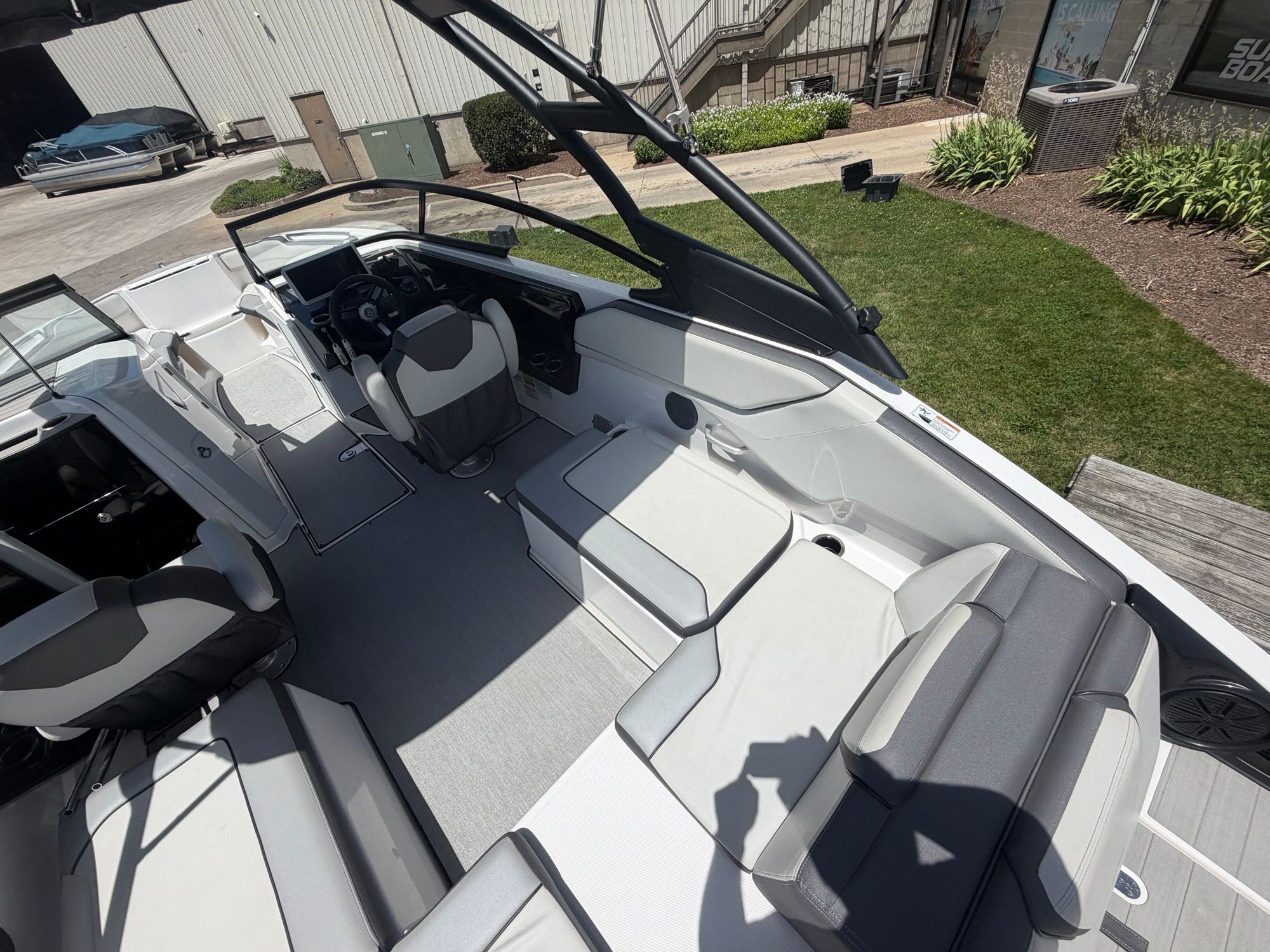 2021 Yamaha Boats AR250 - 8