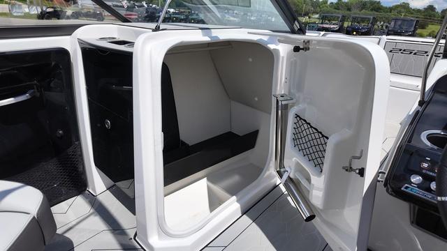 2024 Yamaha Boats 252XE - 27