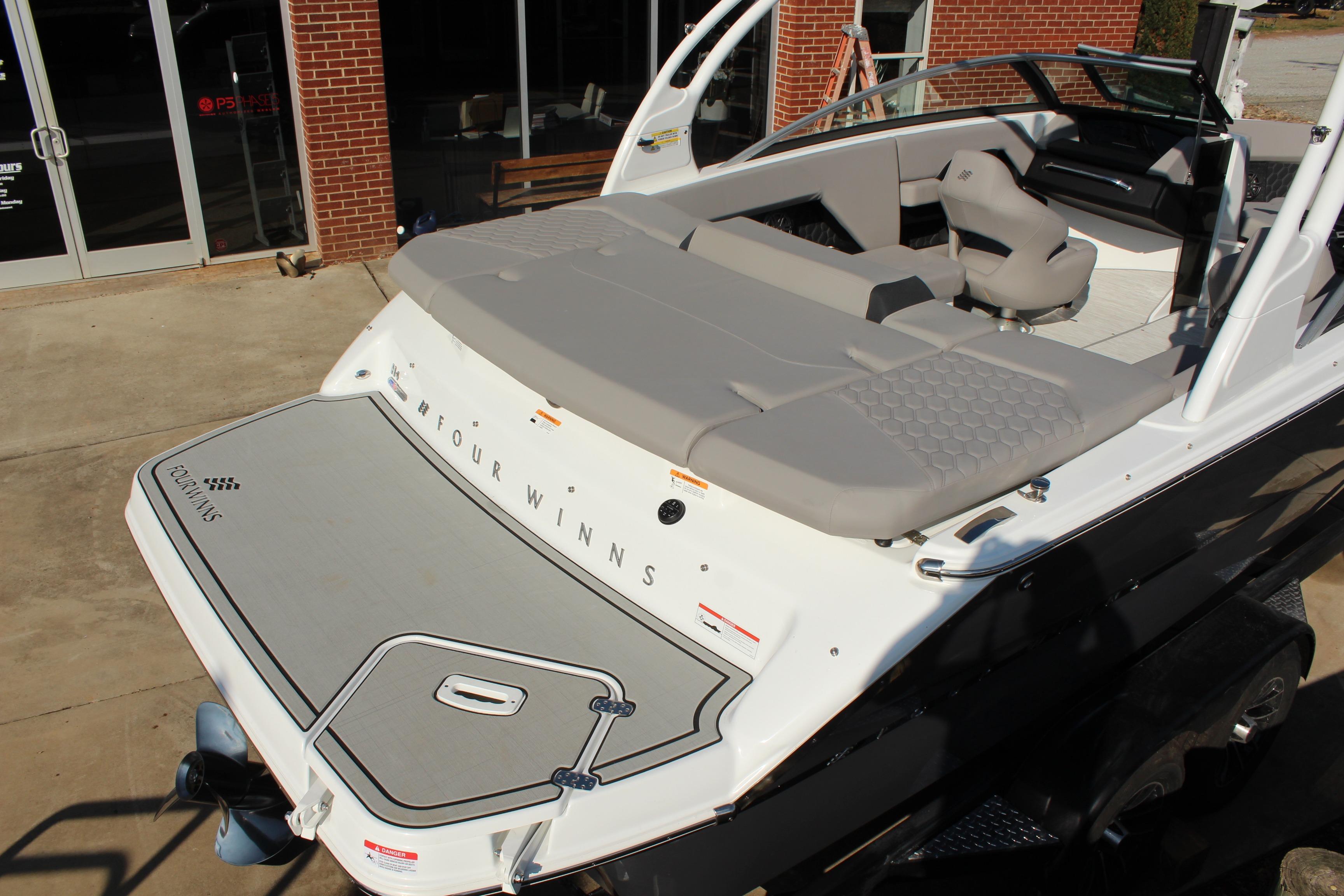 2026 Four Winns H4 boat with sleek design and spacious seating area.