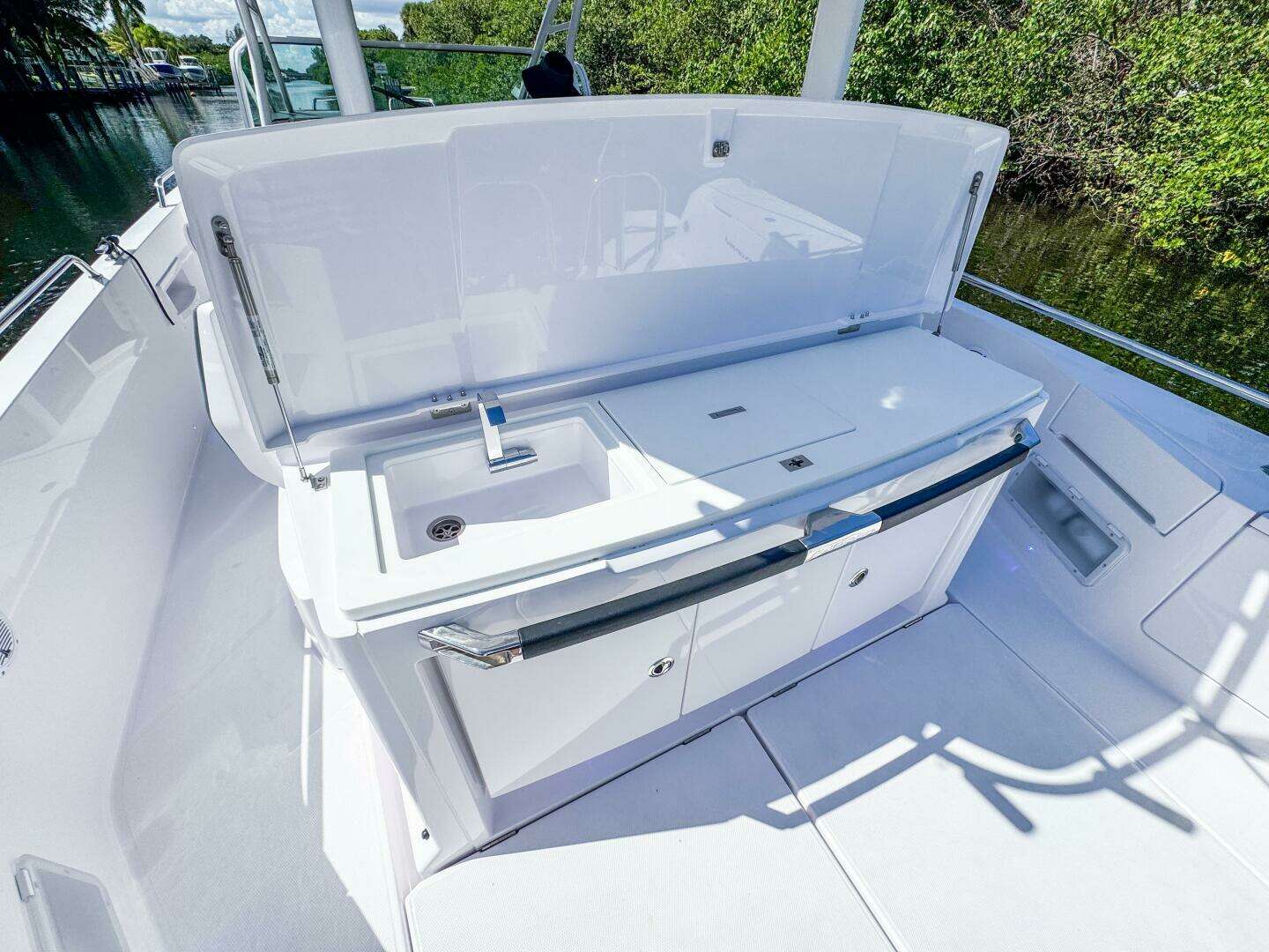2024 Axopar 37 Sun Top - Image 13