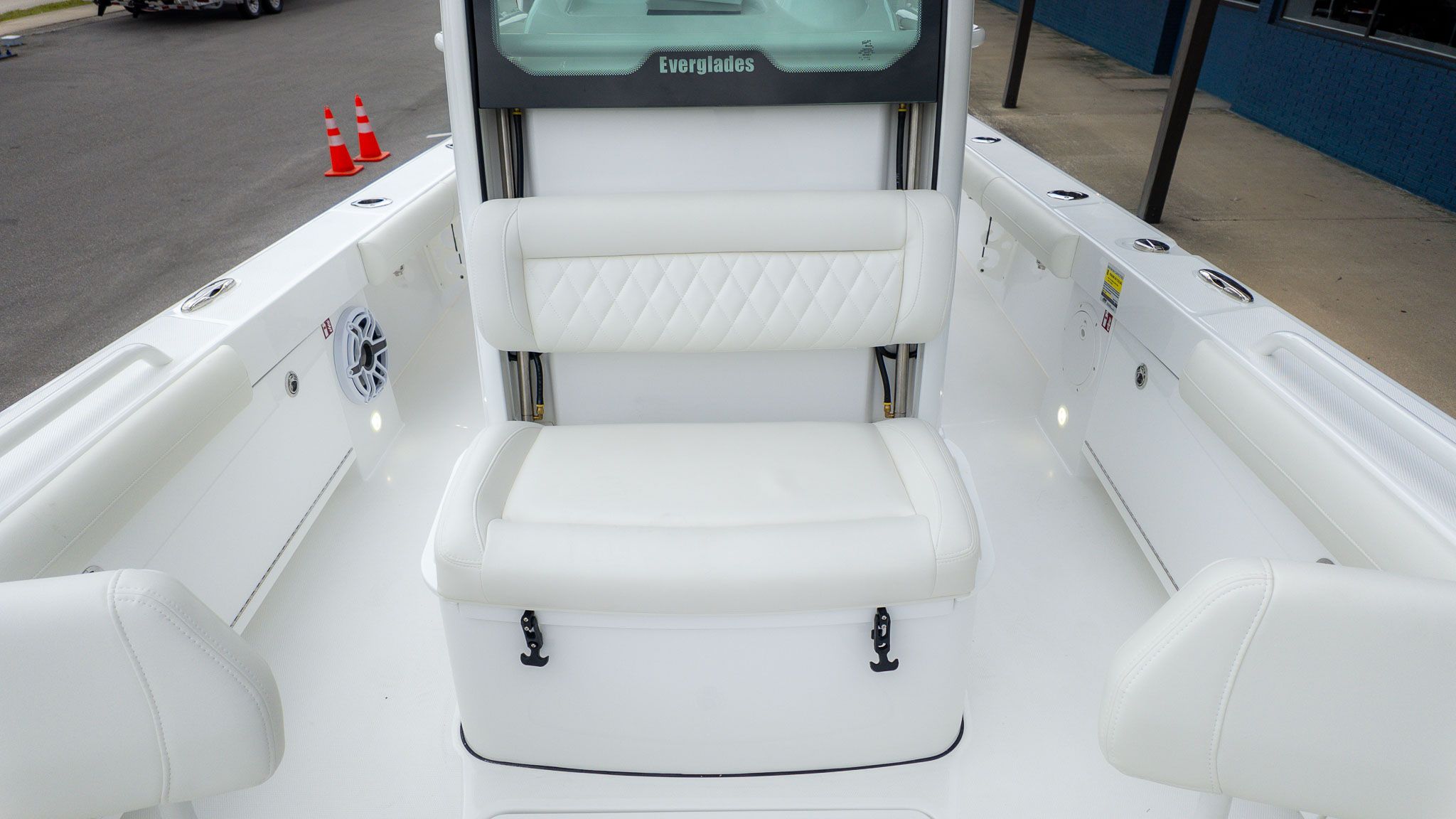 2026 Everglades 253 Center Console - 16