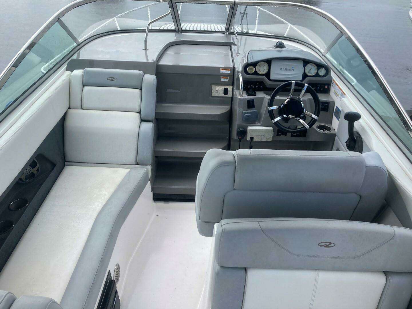 2015 Regal 28 Express - Image 5