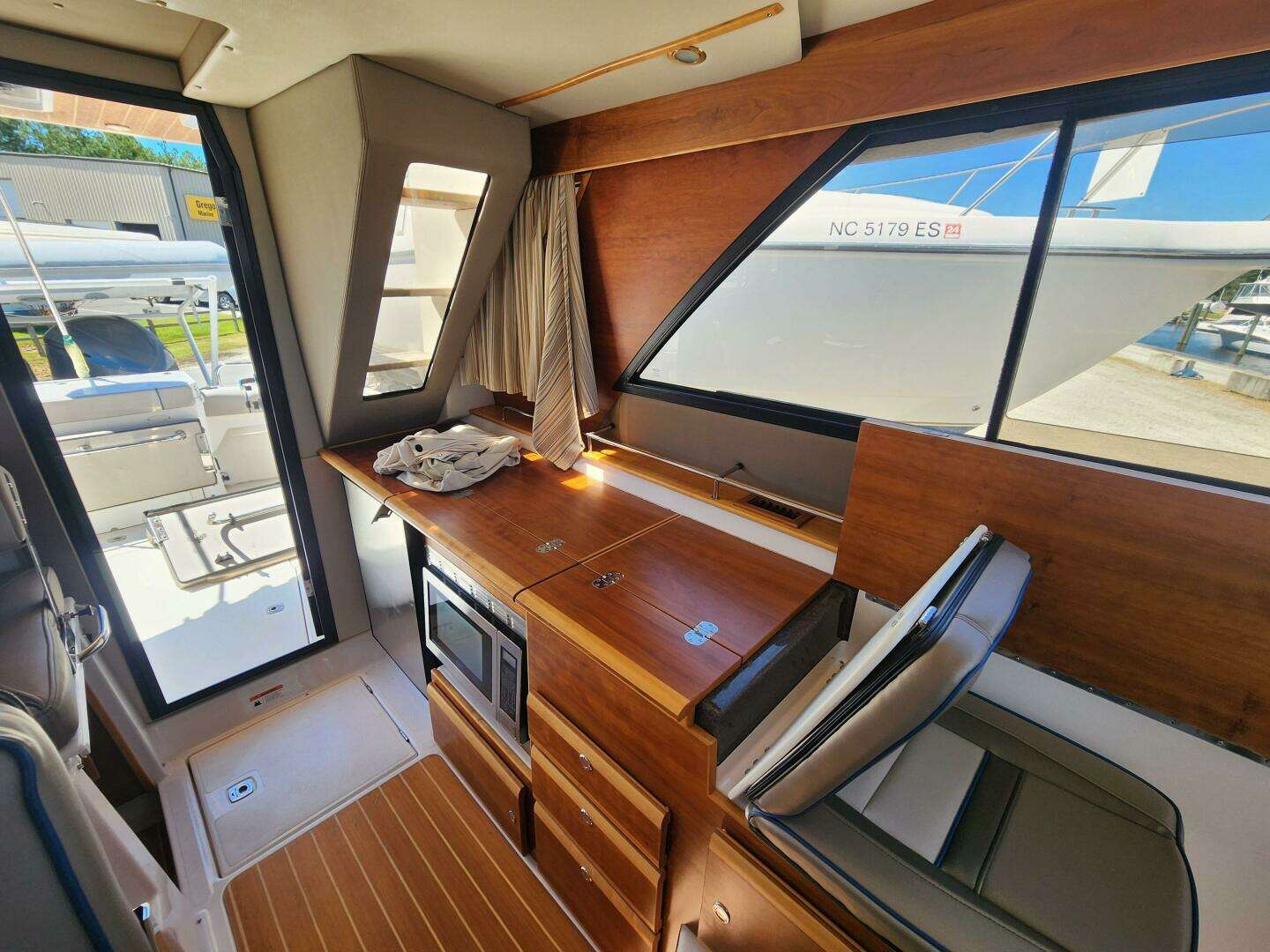 2020 Cutwater C-32 CB - Image 7