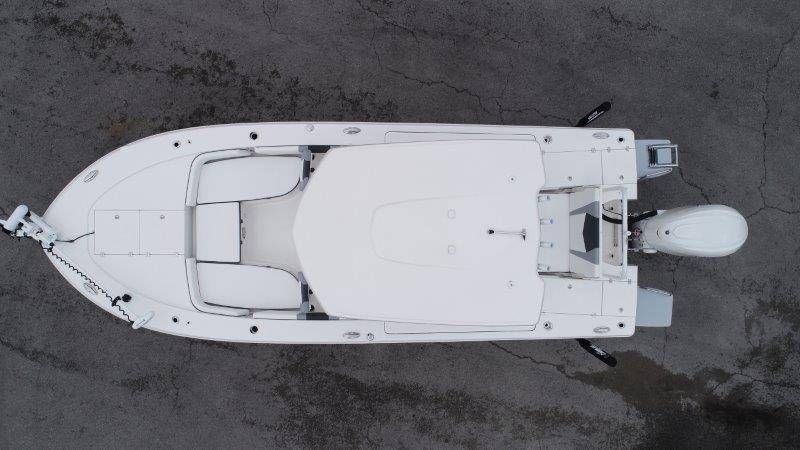 2026 Robalo 246 Cayman - 5