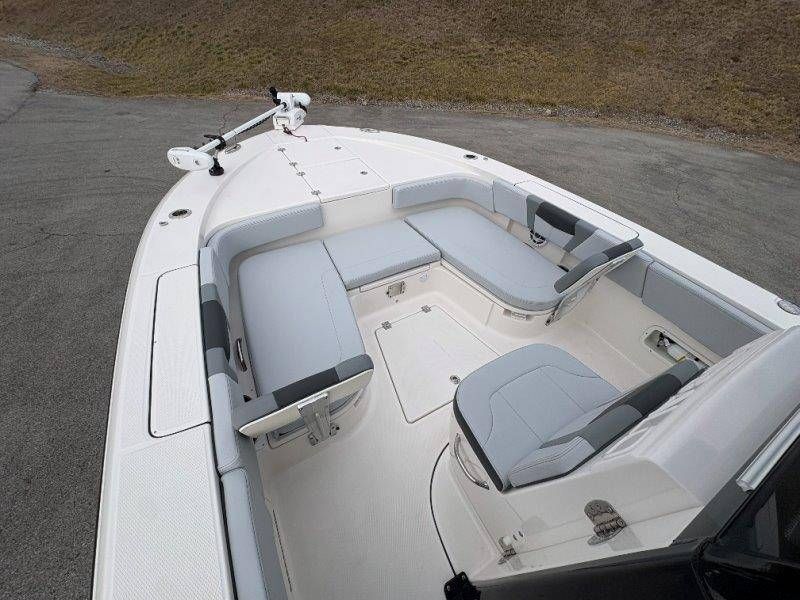 2026 Robalo 266 Cayman - 73