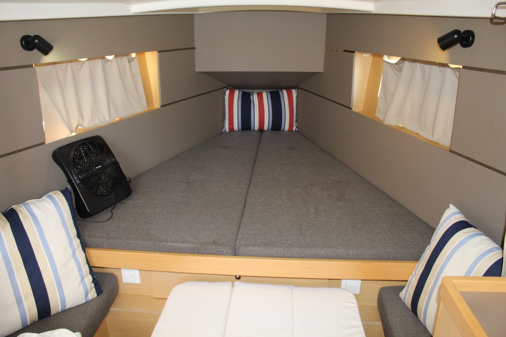 2016 Beneteau 35 Oceanis - Image 26
