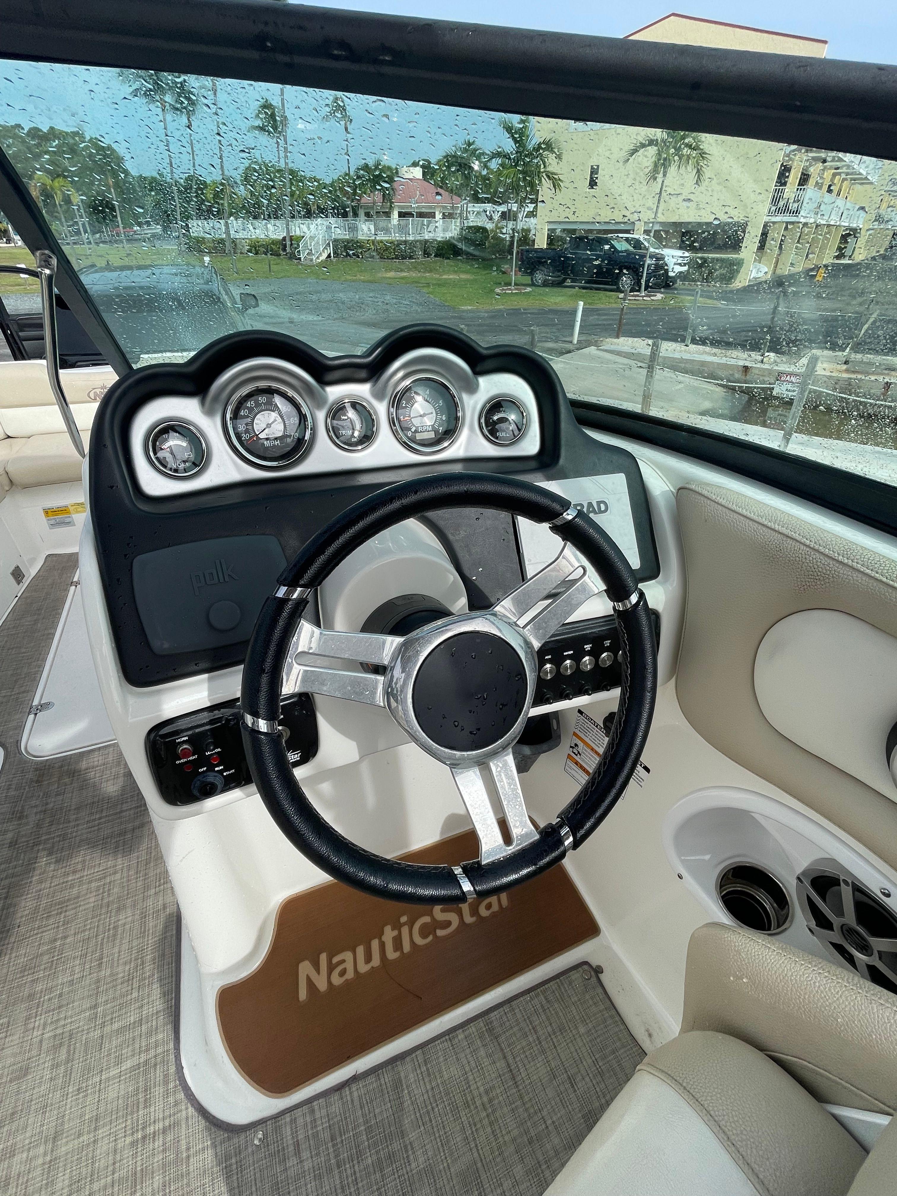2018 NAUTICSTAR 243 DC - Image 12