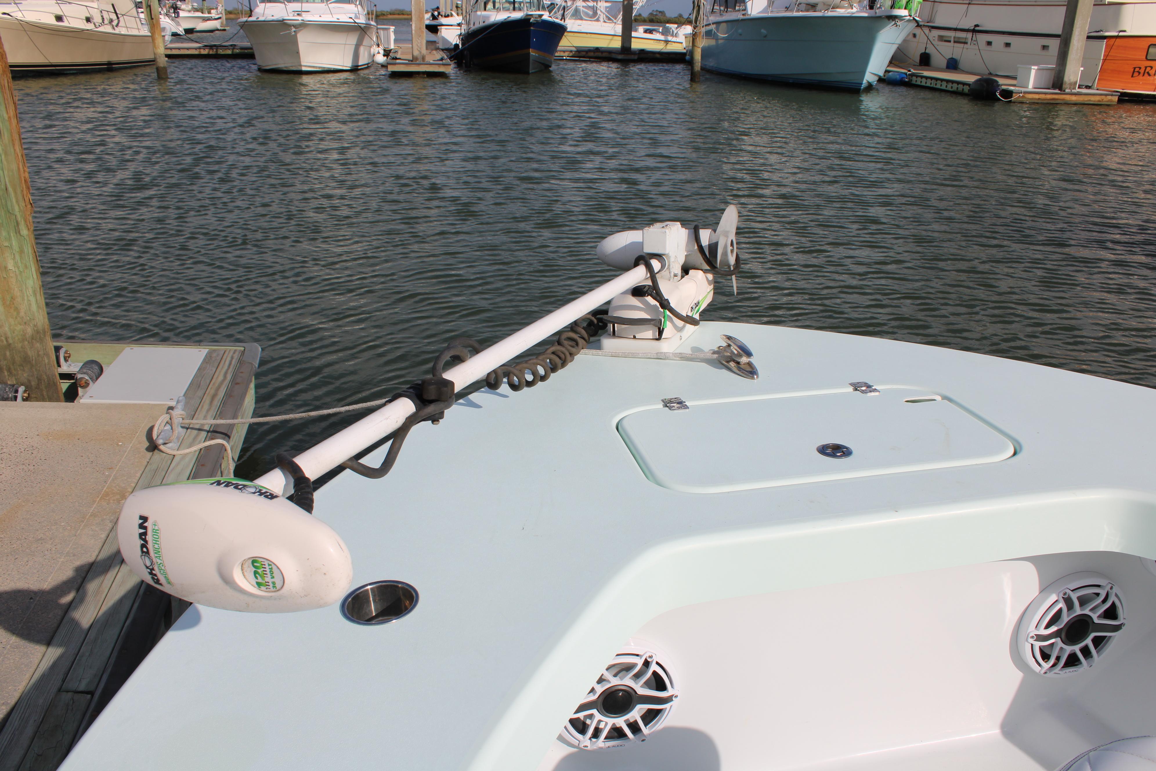 ZCB 26 Freemason 2021 boat with trolling motor docked in marina.