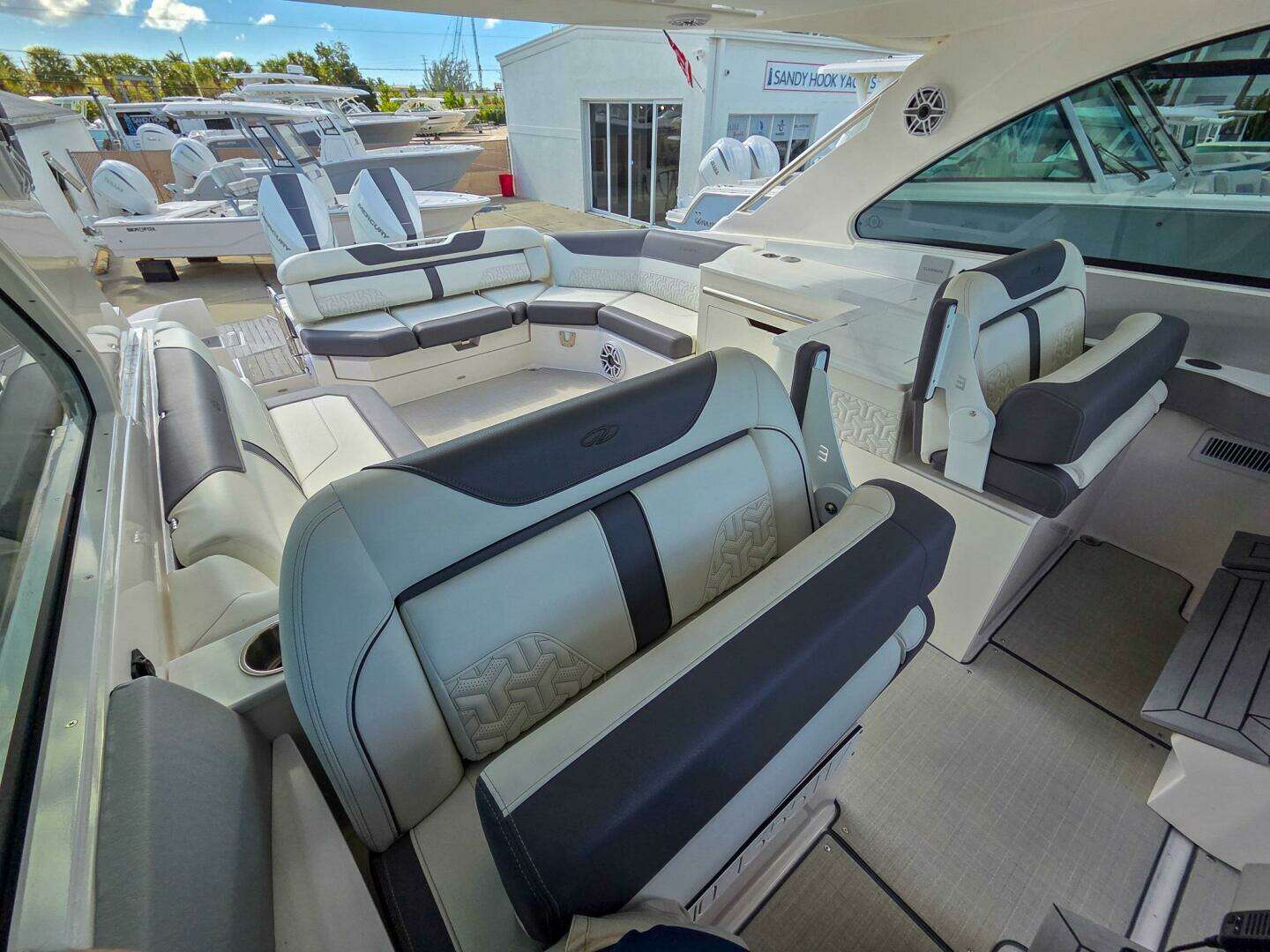 2025 Regal LX36 - Image 25