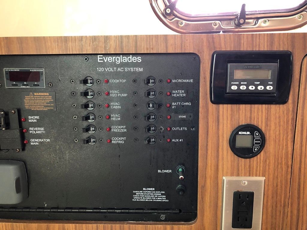2015 EVERGLADES 320 EX - Image 21