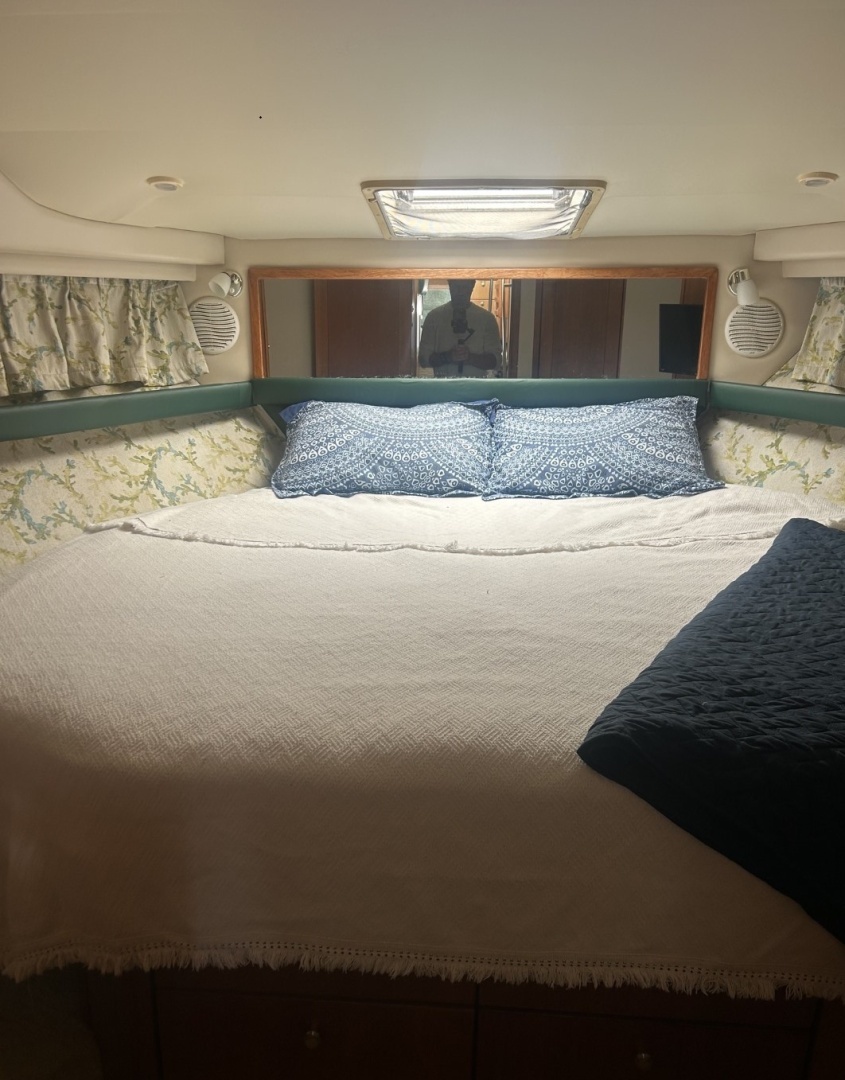 1998 Bayliner 3988 Motoryacht - Image 7