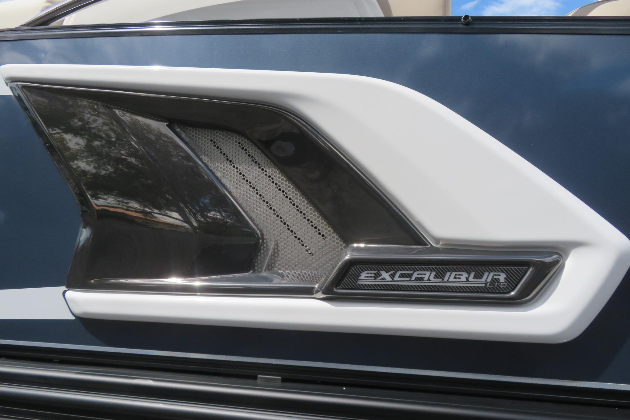 Close-up of Avalon Excalibur Elite Windshield 2026 boat detail.