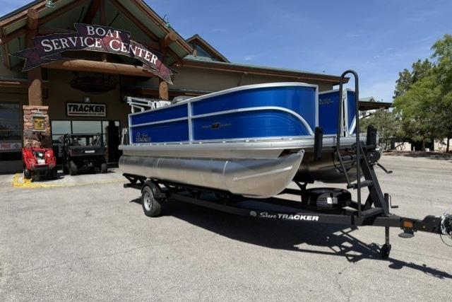 2026 Sun Tracker Party Barge 18 DLX
