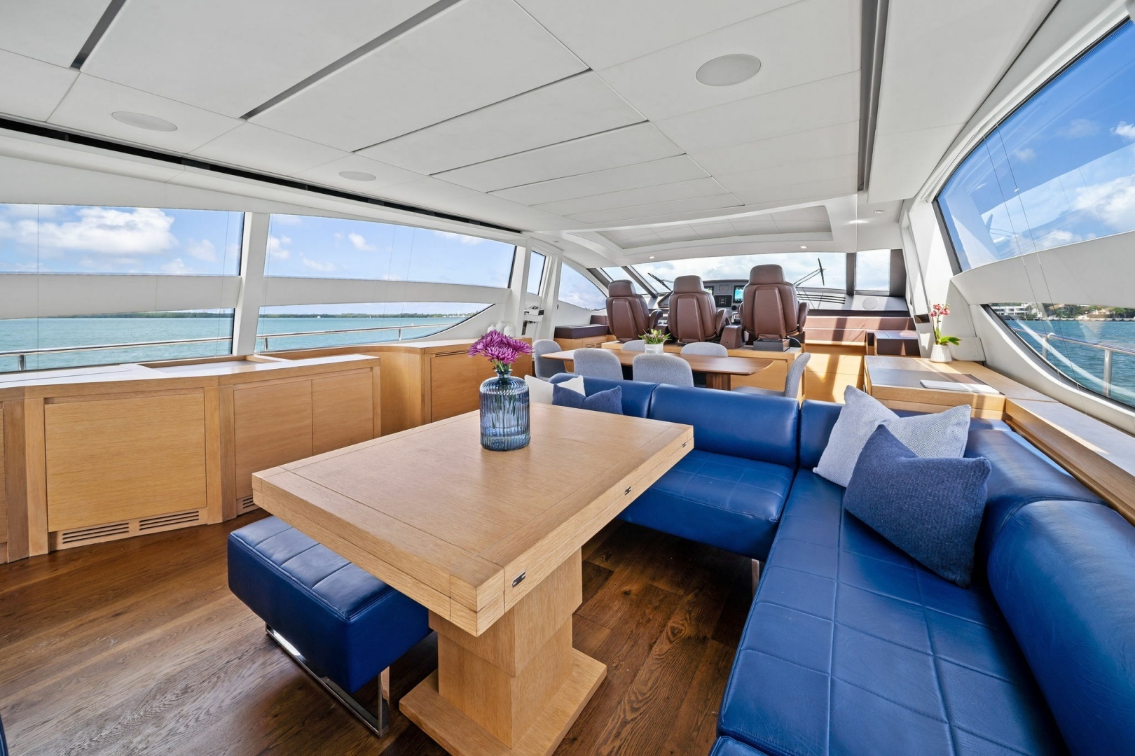 2013 Pershing 82 - Image 30