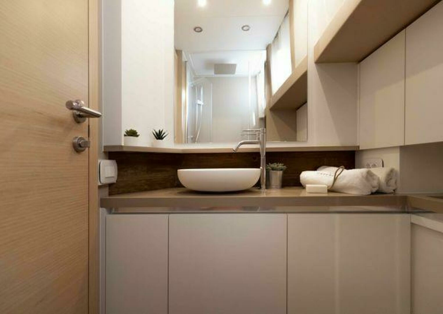 2027 Greenline 45 Coupe - Image 23