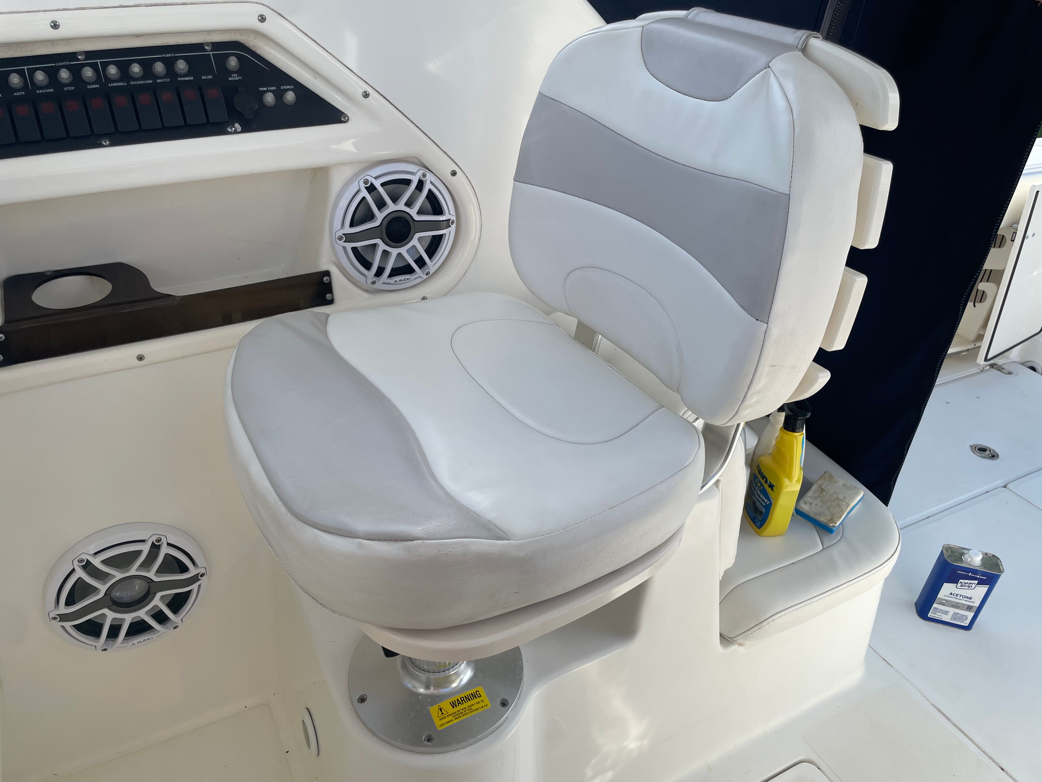 2009 Boston Whaler 255 Conquest - 20