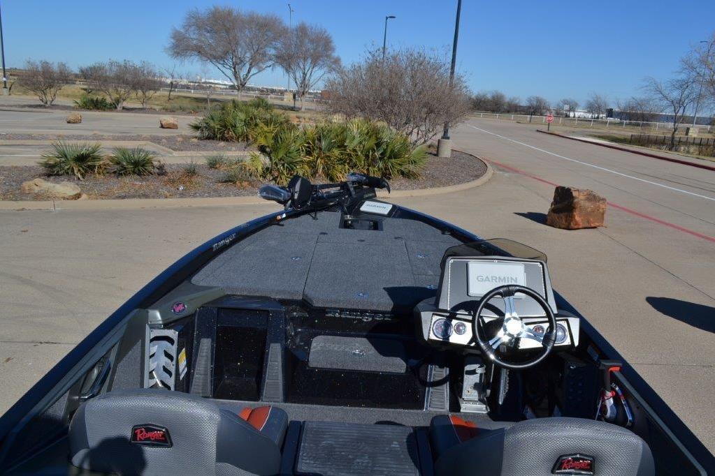 2025 Ranger Z518 Cup-Equipped boat interior with Garmin navigation system, parked outdoors.