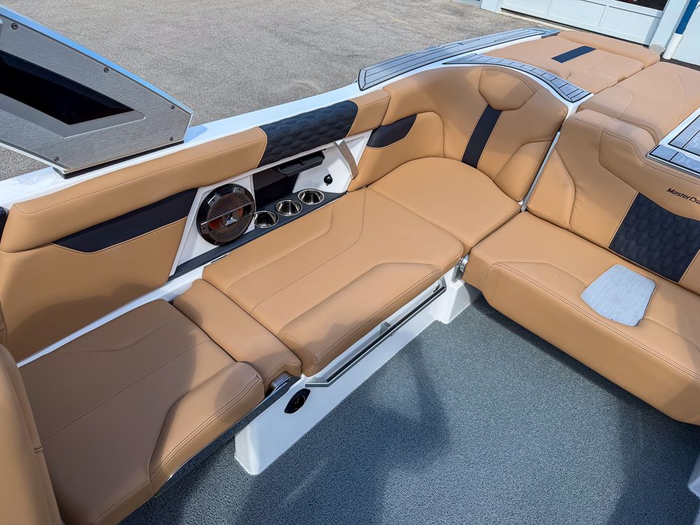 2022 MasterCraft XT24 - 26