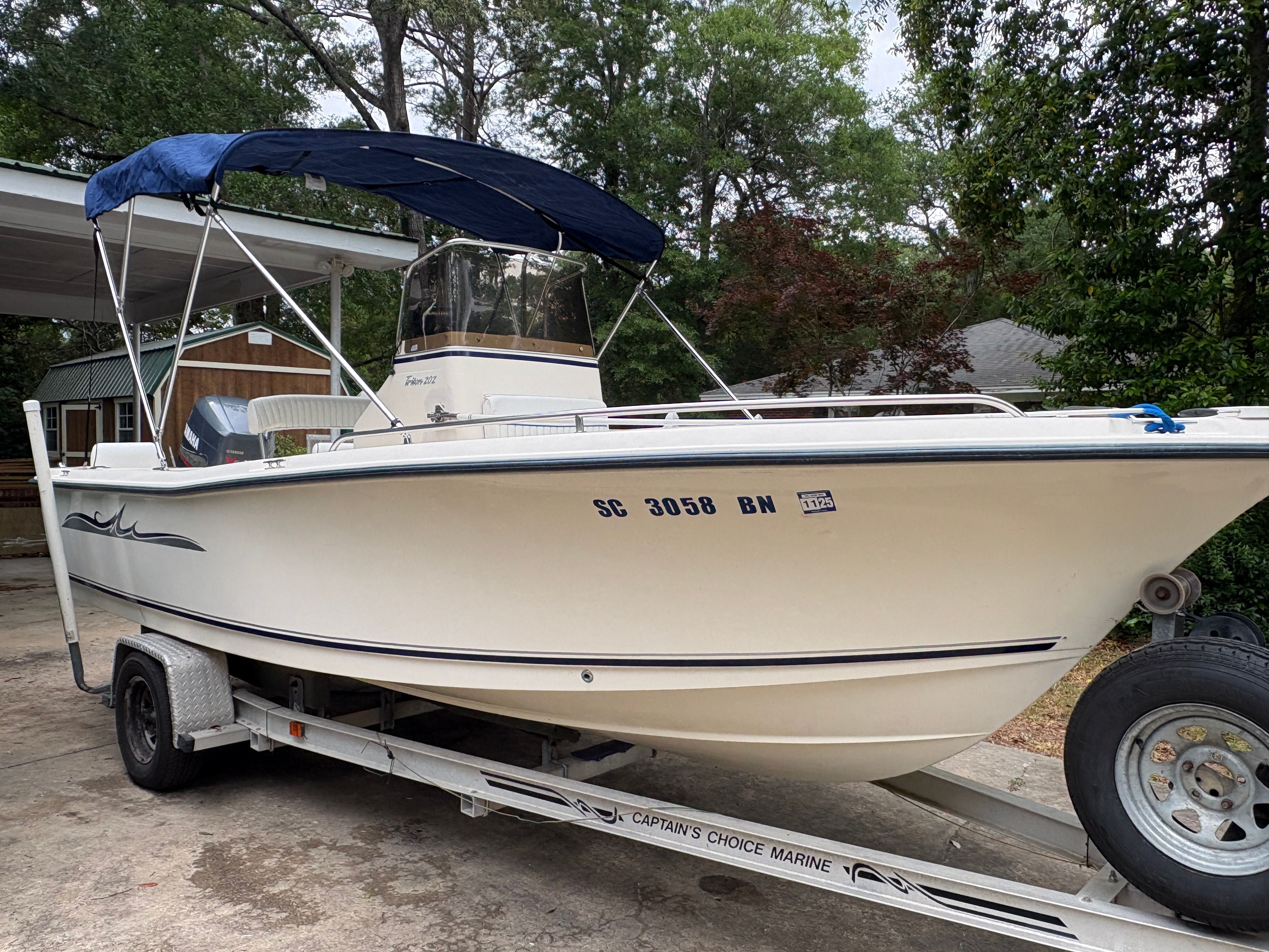 2002 Sea Hunt Tritan 202