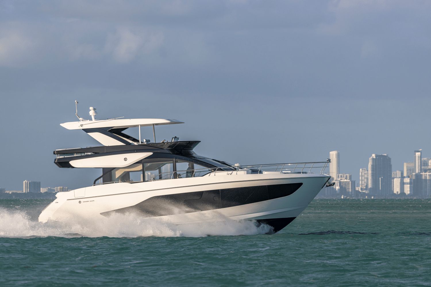 2027 Cruisers Yachts 57 Fly - 33