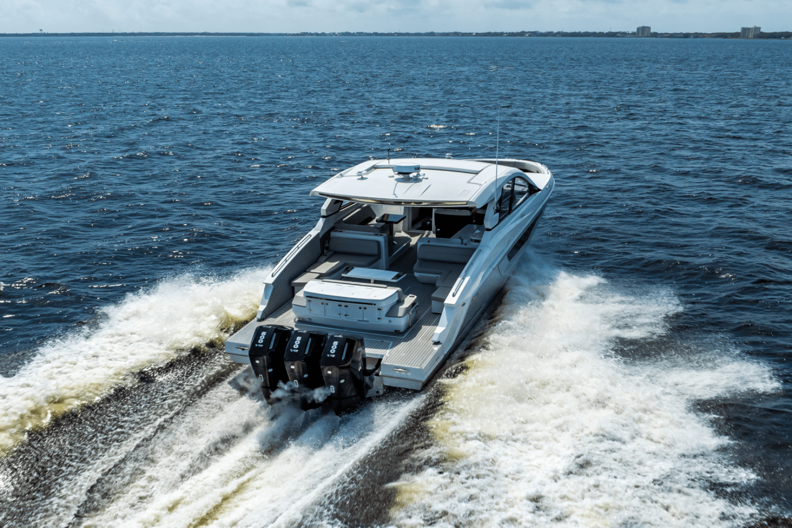 2025 Cruisers Yachts 50 GLS - Image 15
