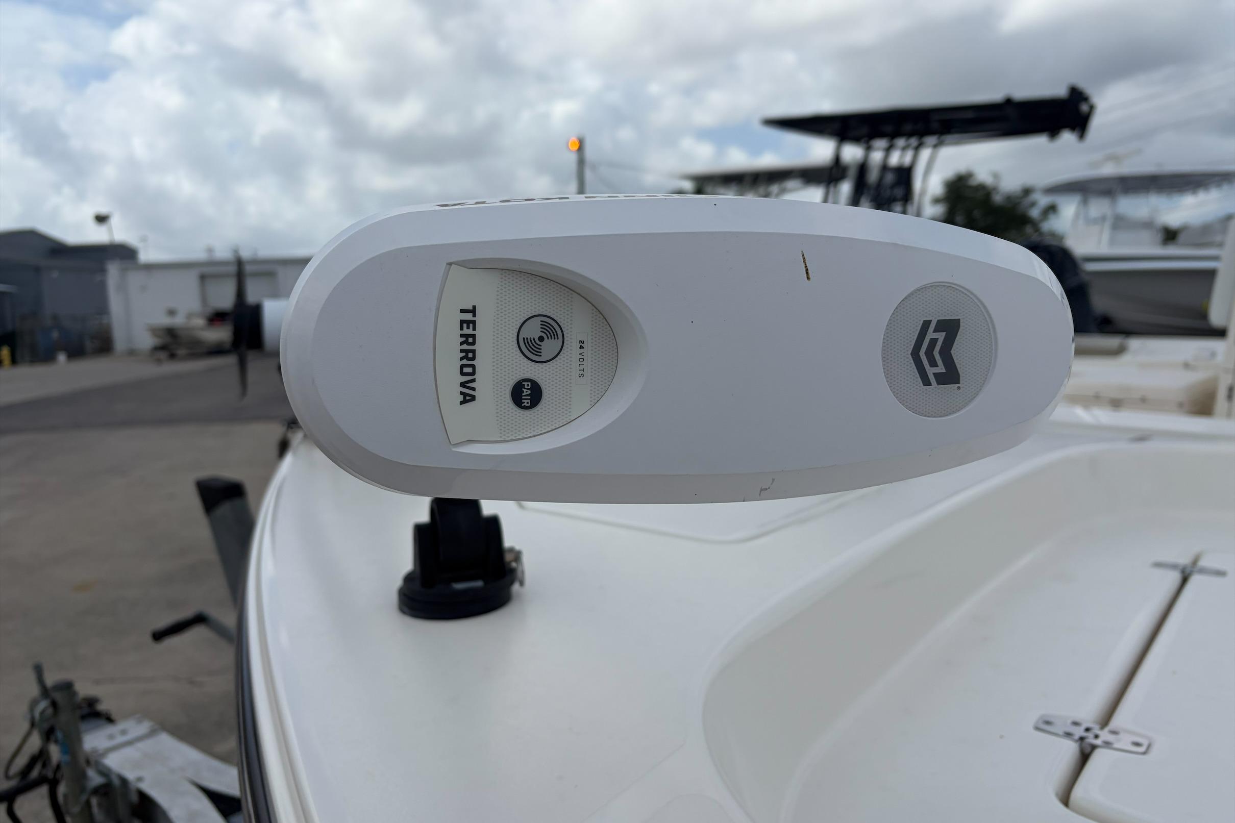 Close-up of a 2017 Pathfinder 2200 TRS boat with a Terrova trolling motor.