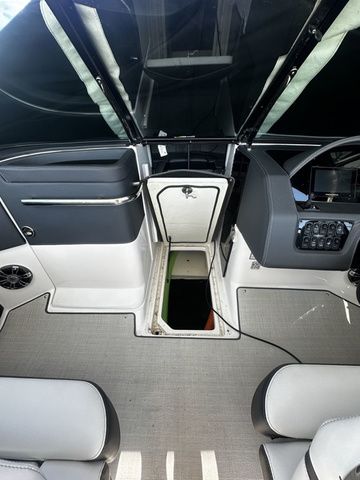 2023 Regal 2800 Bowrider - 15