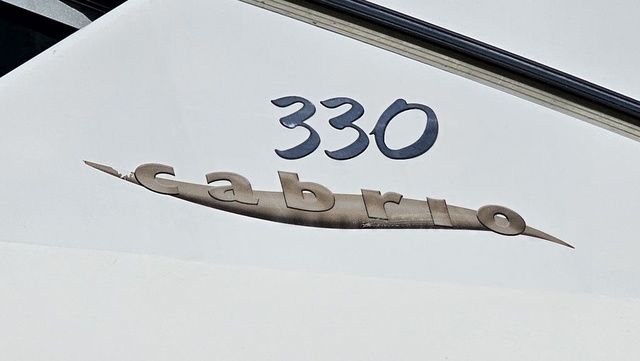 2000 Larson Cabrio 330 - 27