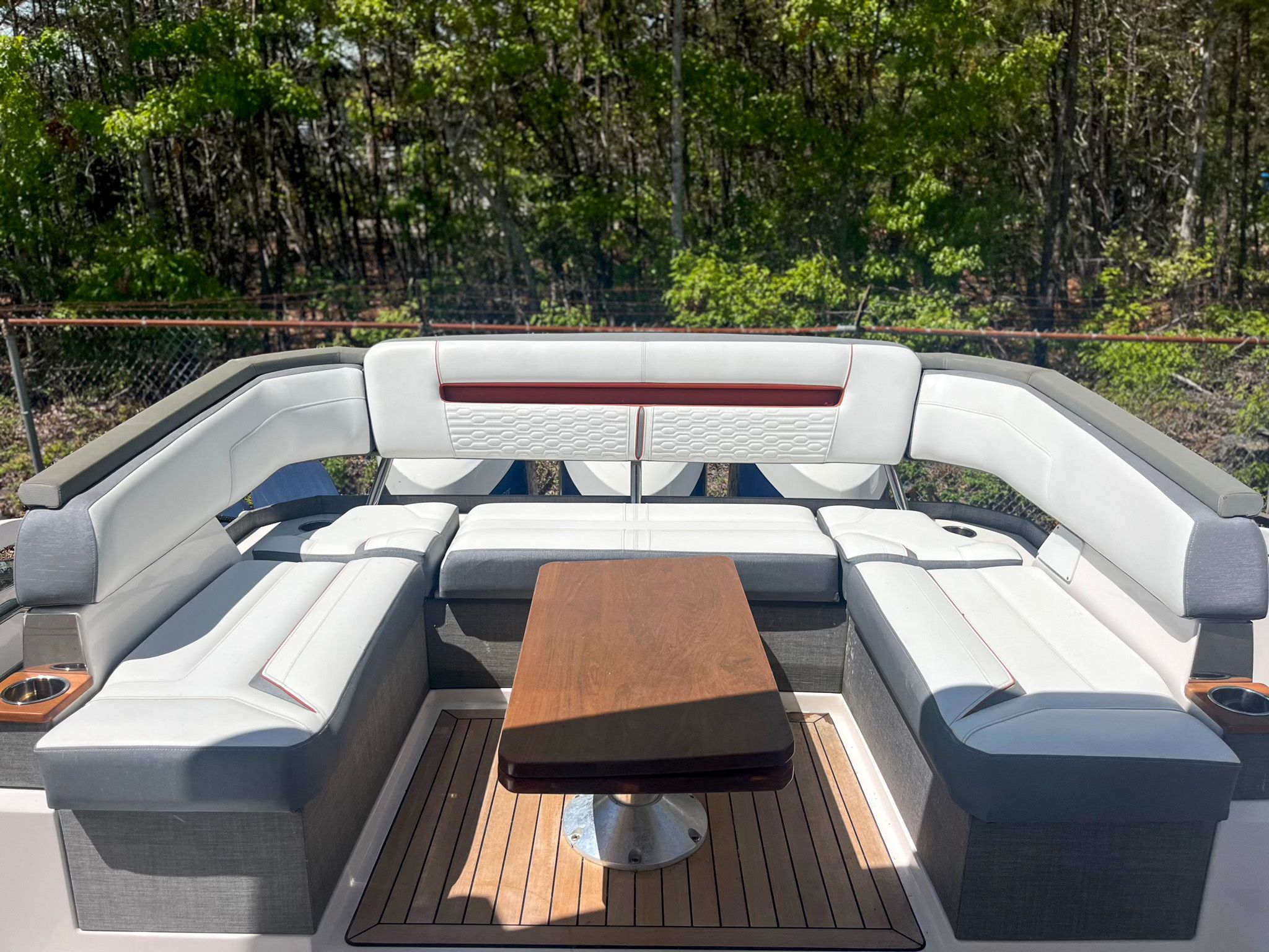 2019 TIARA YACHTS 38 LS - Image 4