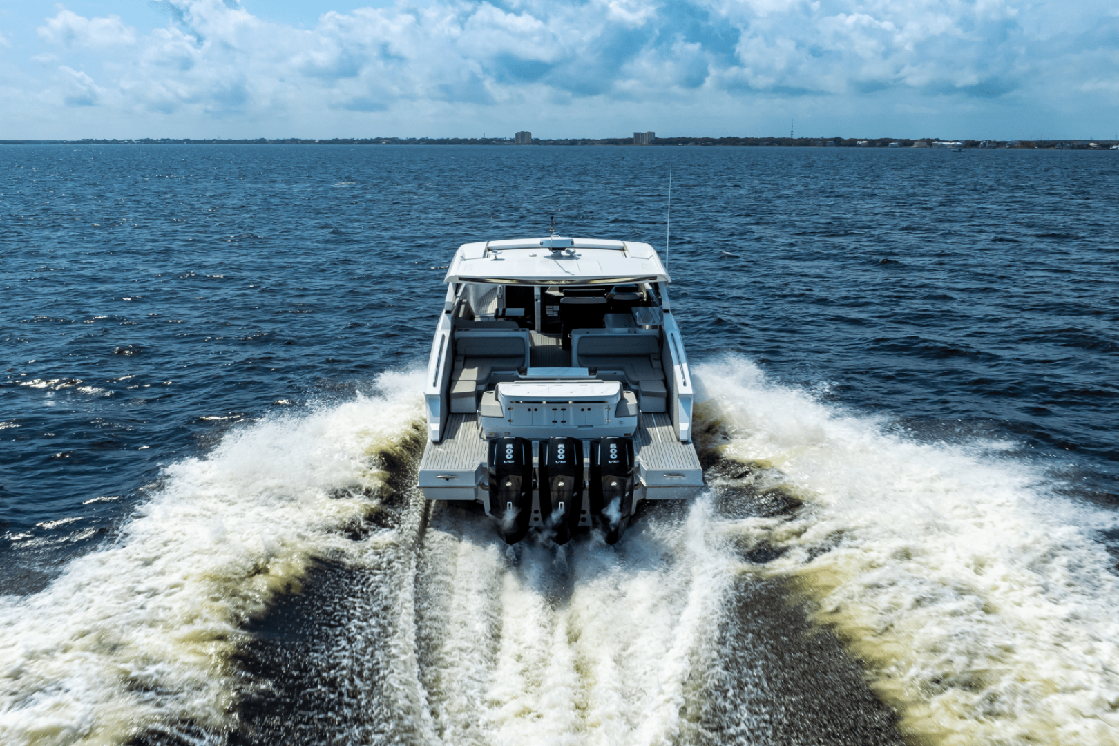 2025 Cruisers Yachts 50 GLS - Image 16