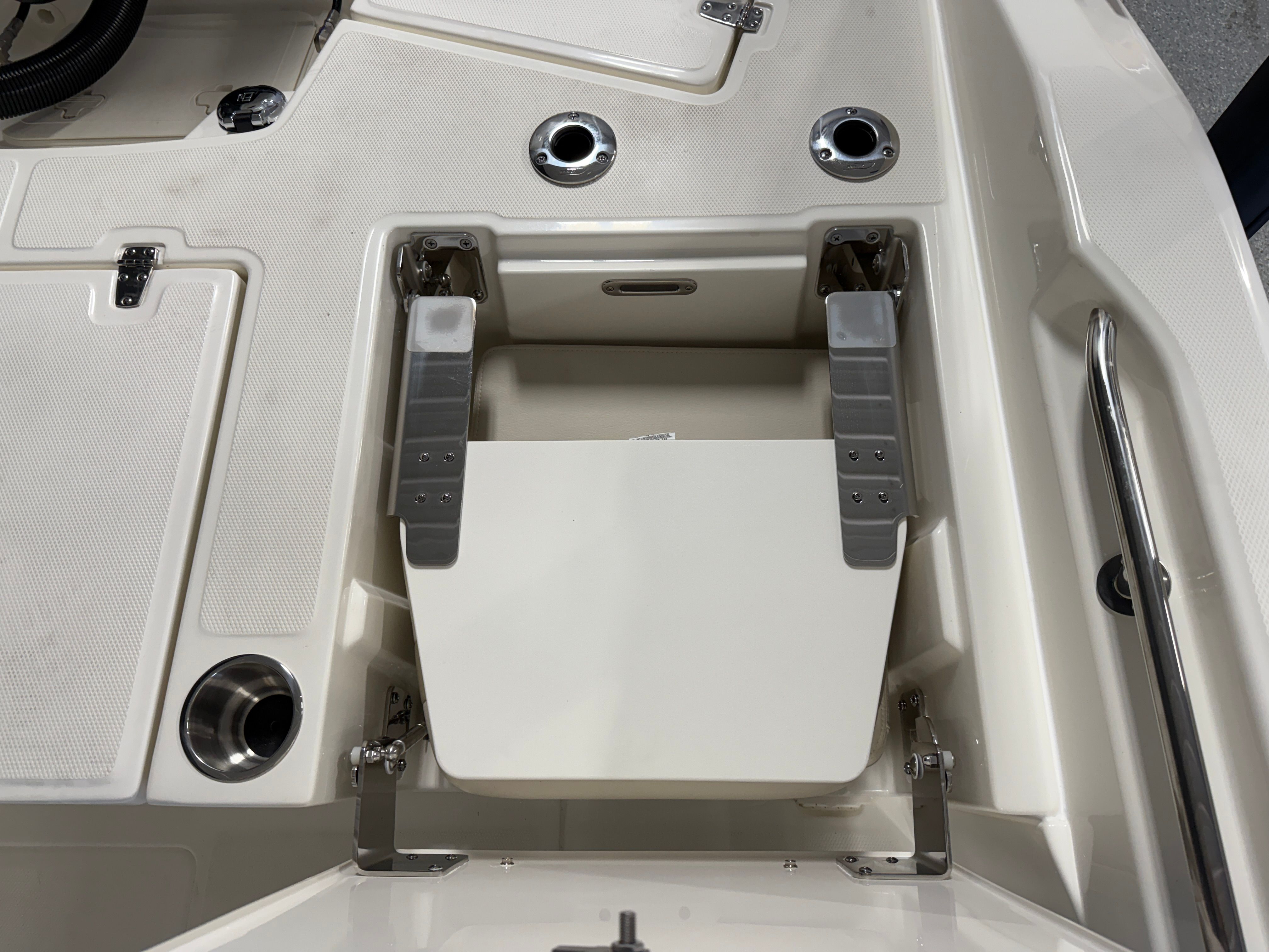 2026 Boston Whaler 250 Dauntless - 29