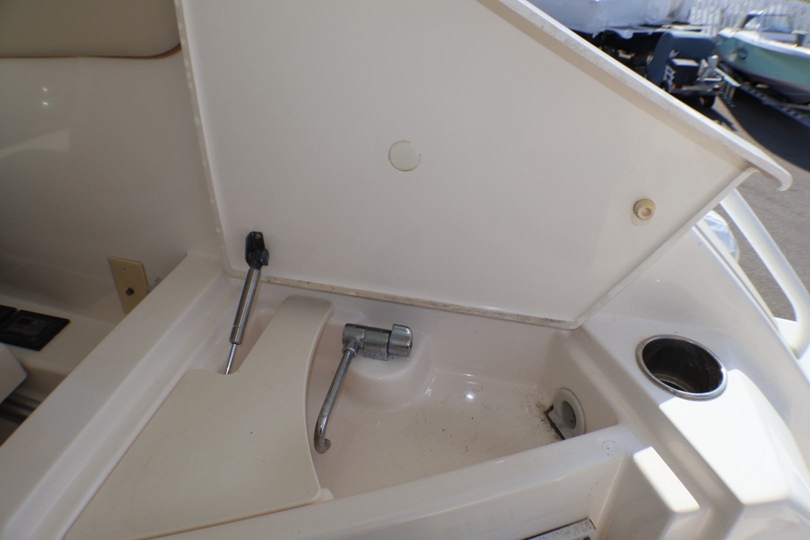 2009 Tiara Yachts 3500 Sovran - Image 13