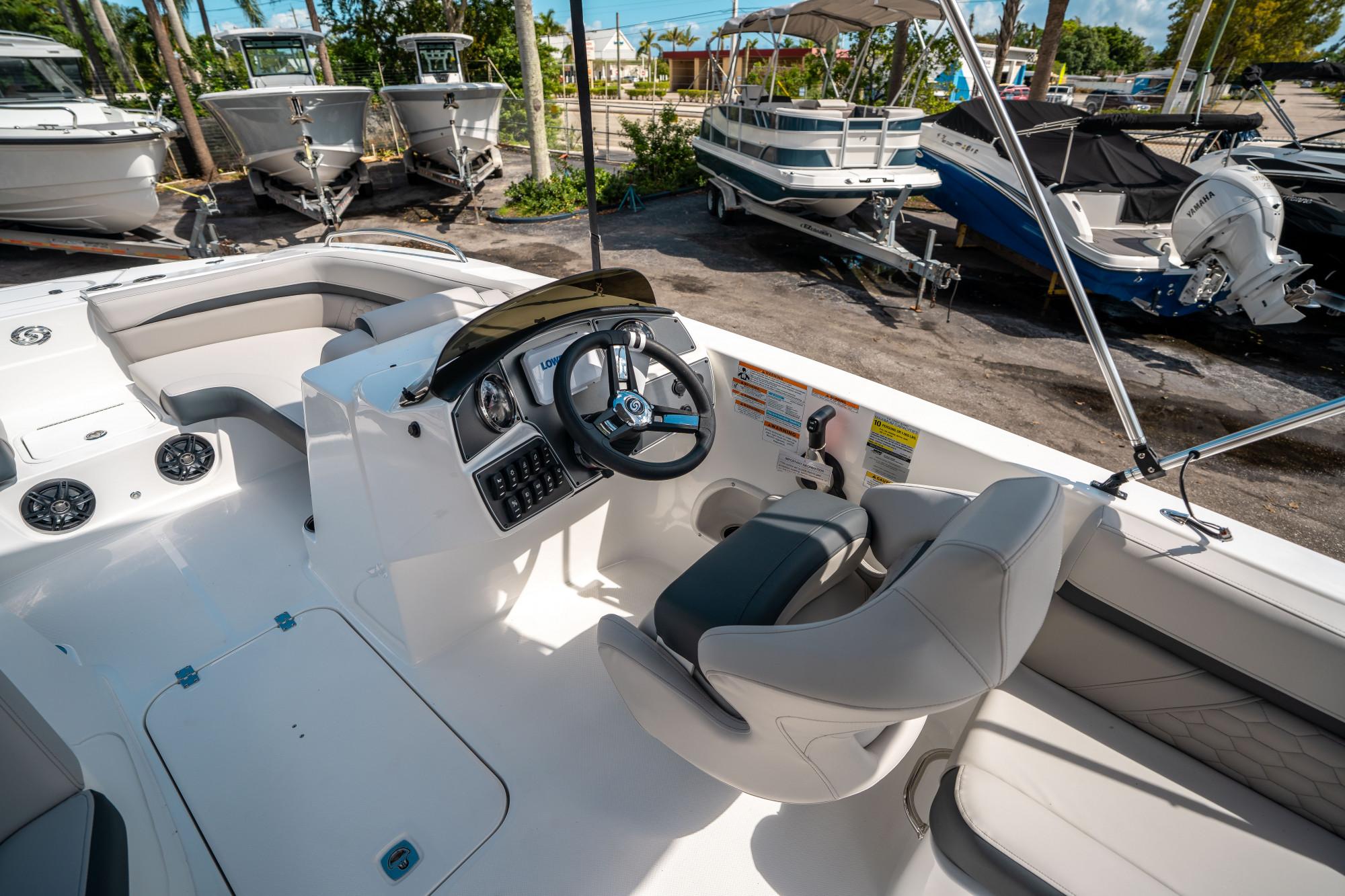 2025 Hurricane SunDeck Sport 192 RL OB - 19
