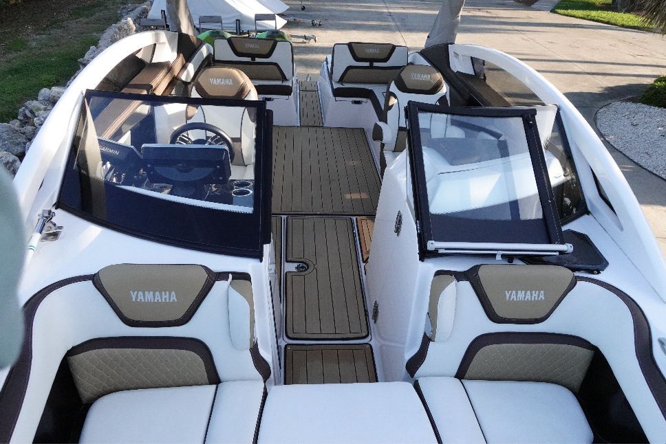 2022 Yamaha Boats 27 - 3