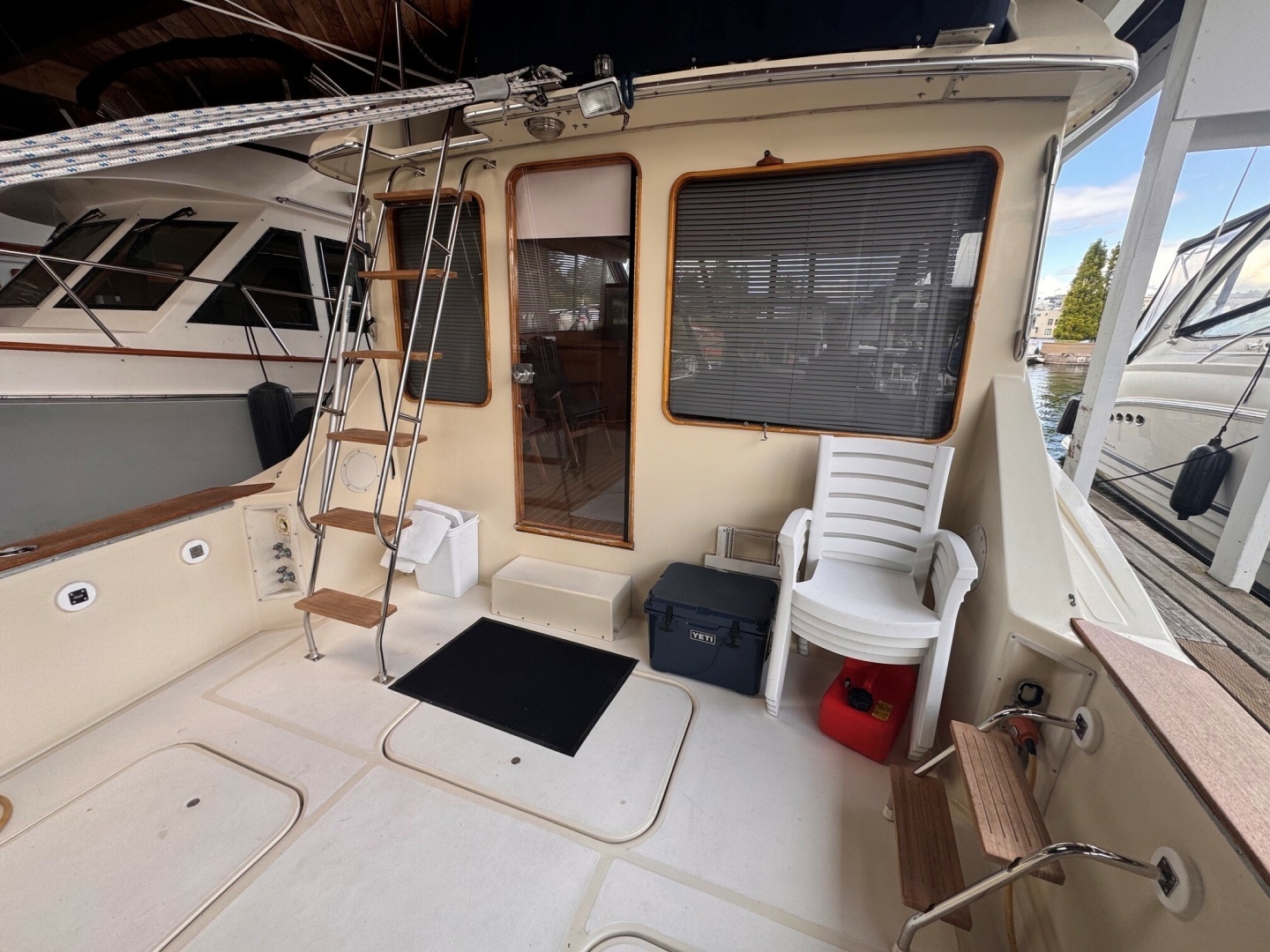 1987 Chris-Craft 44 Sedan - Image 2