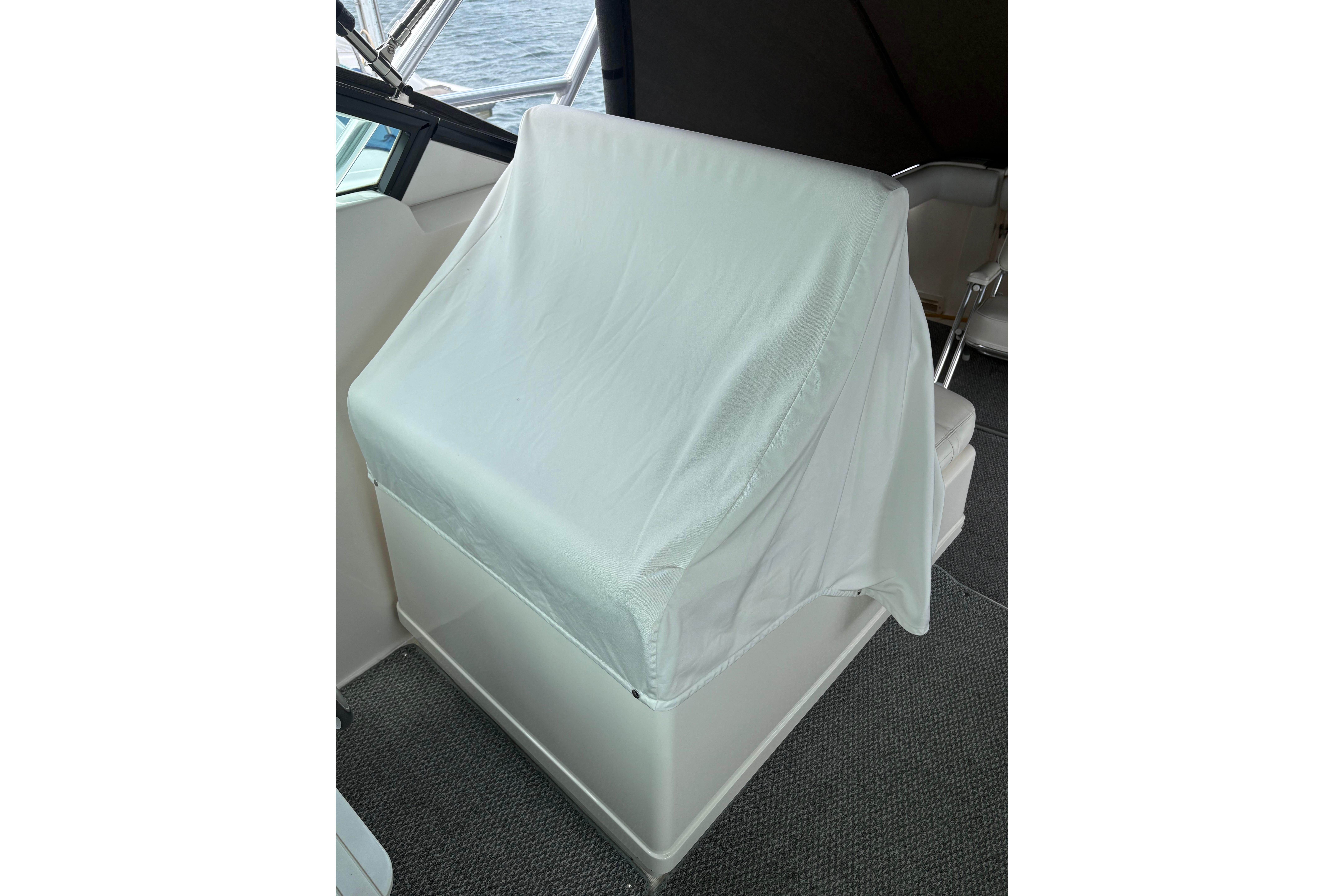 1999 Tiara Yachts 3100 Open helm covered with a white protective cloth.