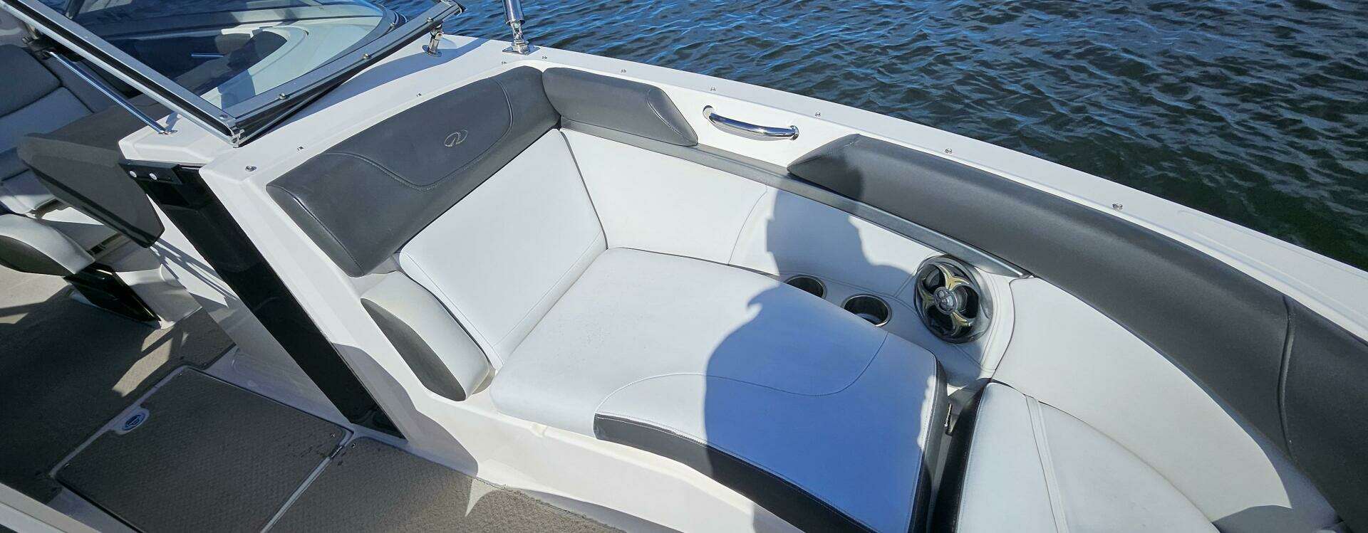 2010 Regal 2700 - Image 7