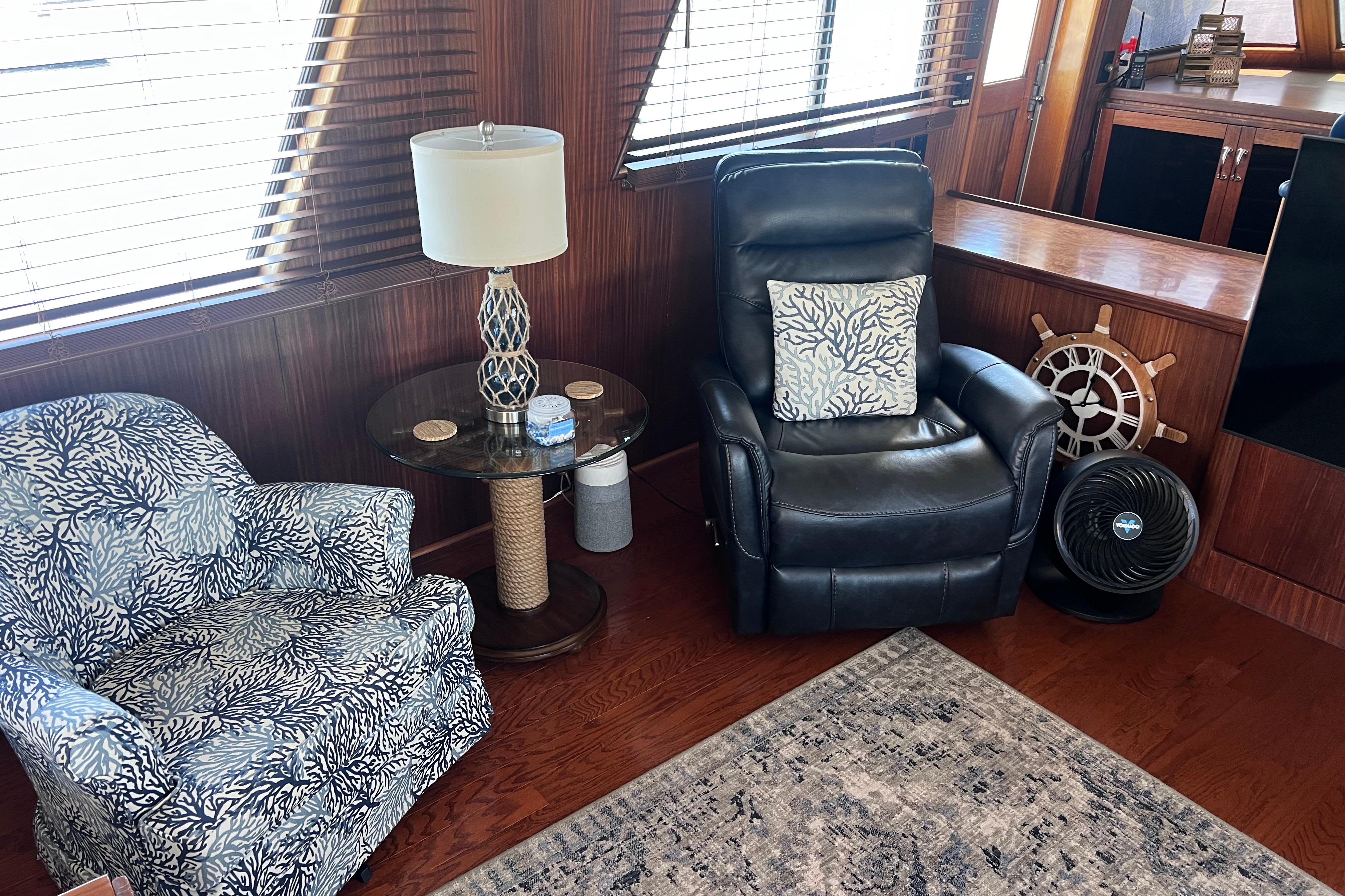 Interior of 1987 Hatteras 70 Yacht with cozy seating and nautical decor.
