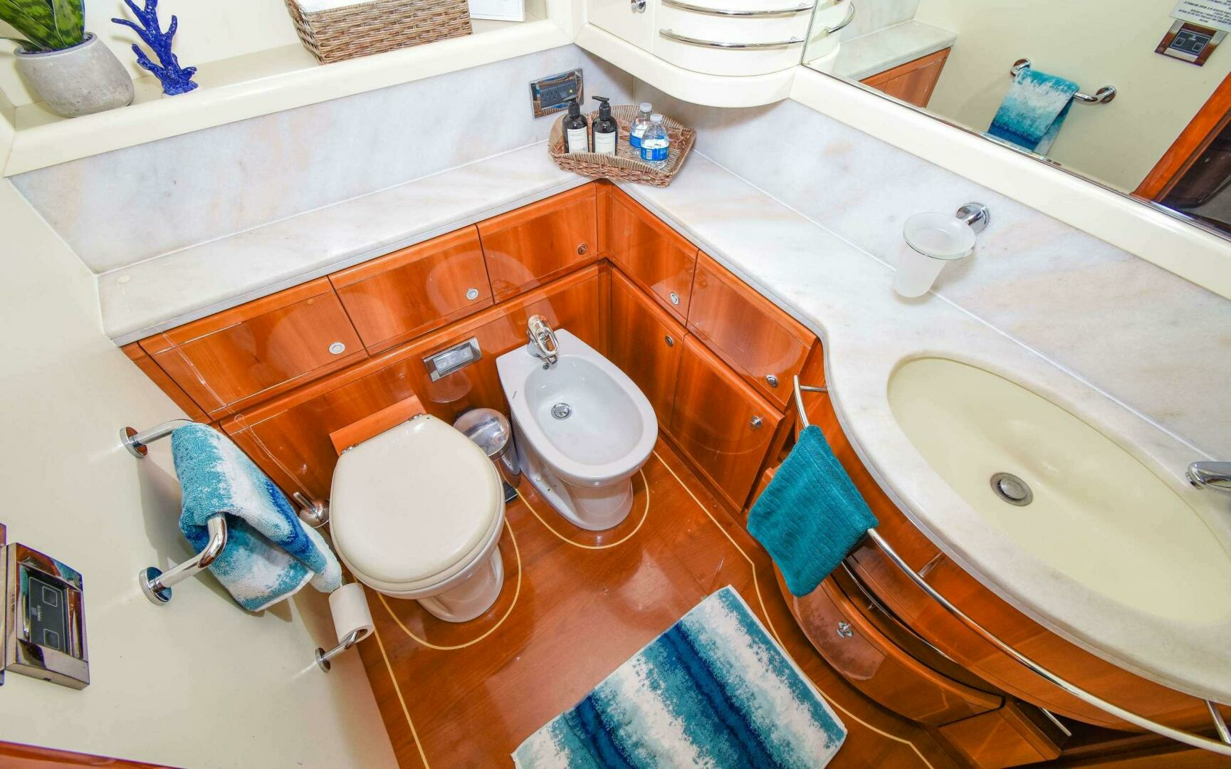2006 Ferretti Yachts 881 - Image 13