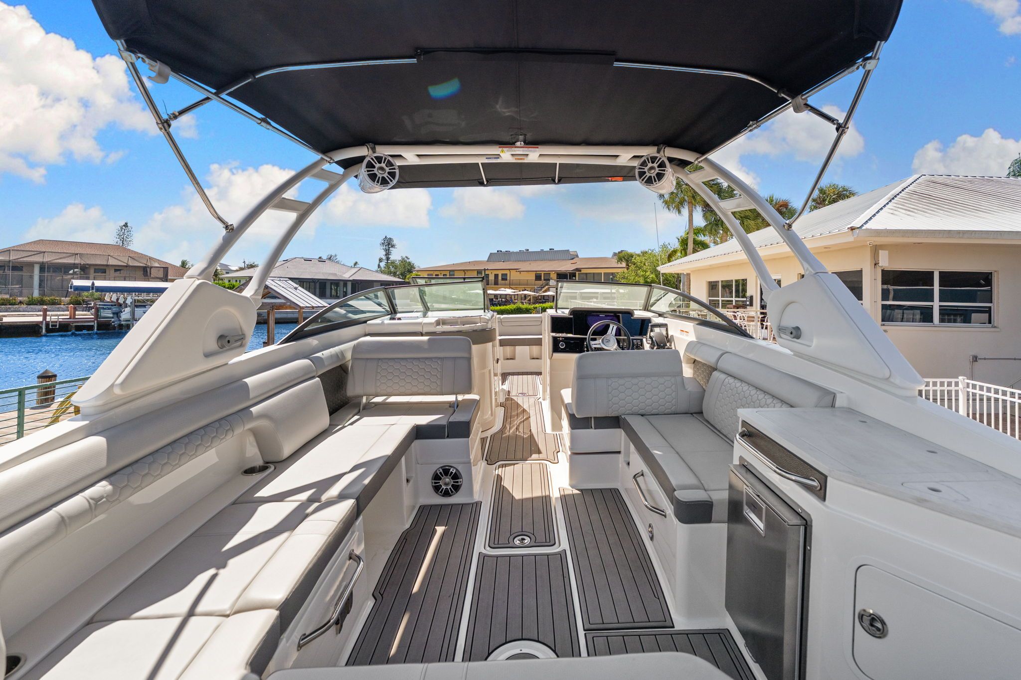 2023 Sea Ray SDX 290 Outboard - 32