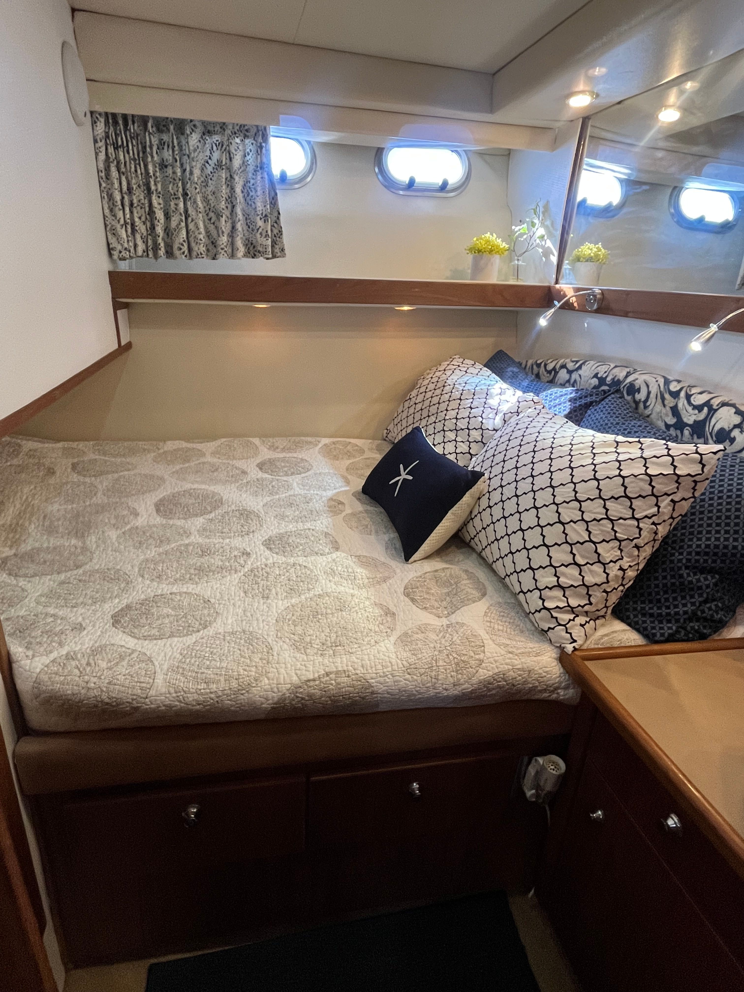 1998 Bayliner 4788 Pilot House Motoryacht - 32