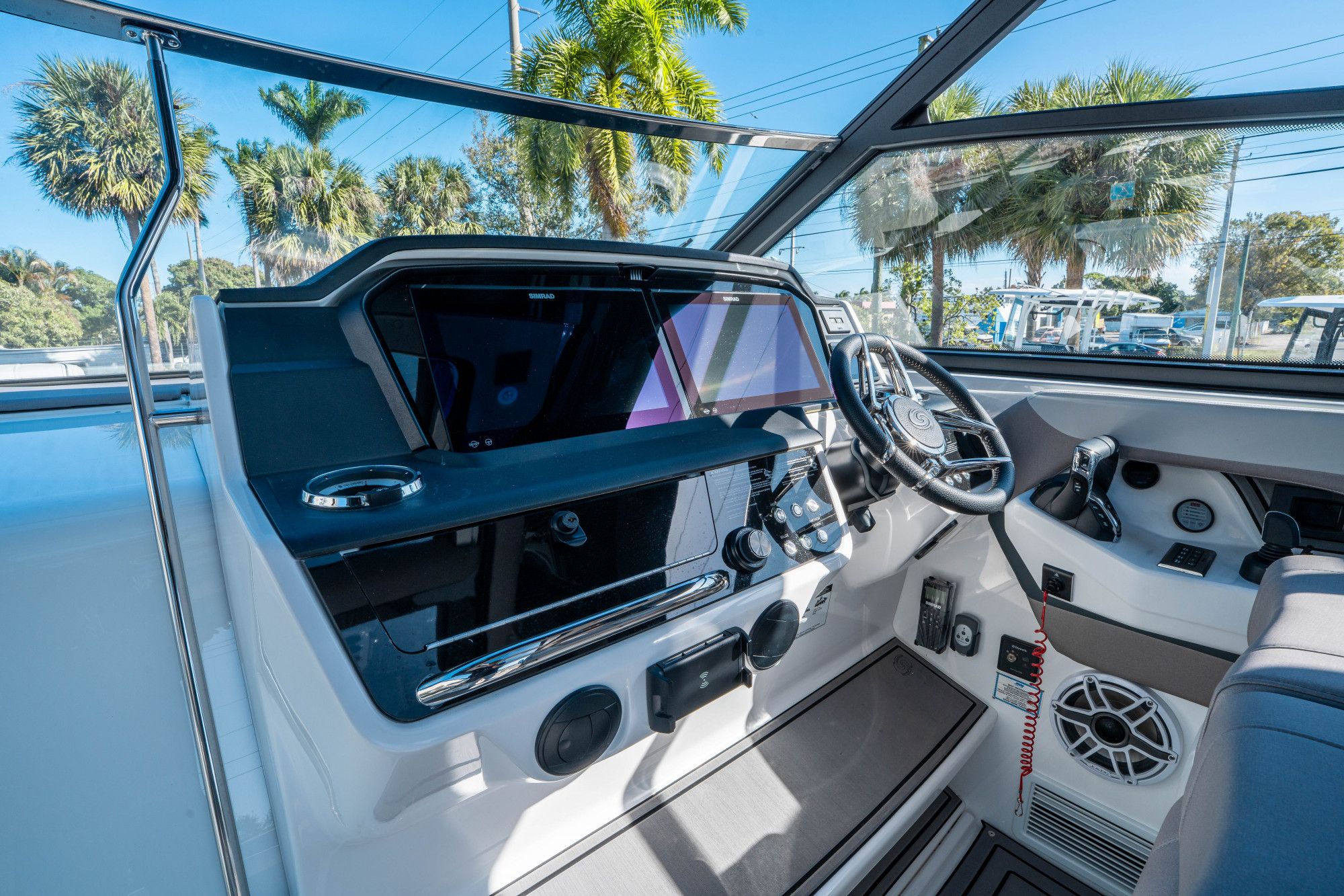 2026 Hurricane SunDeck 3200 OB - 19