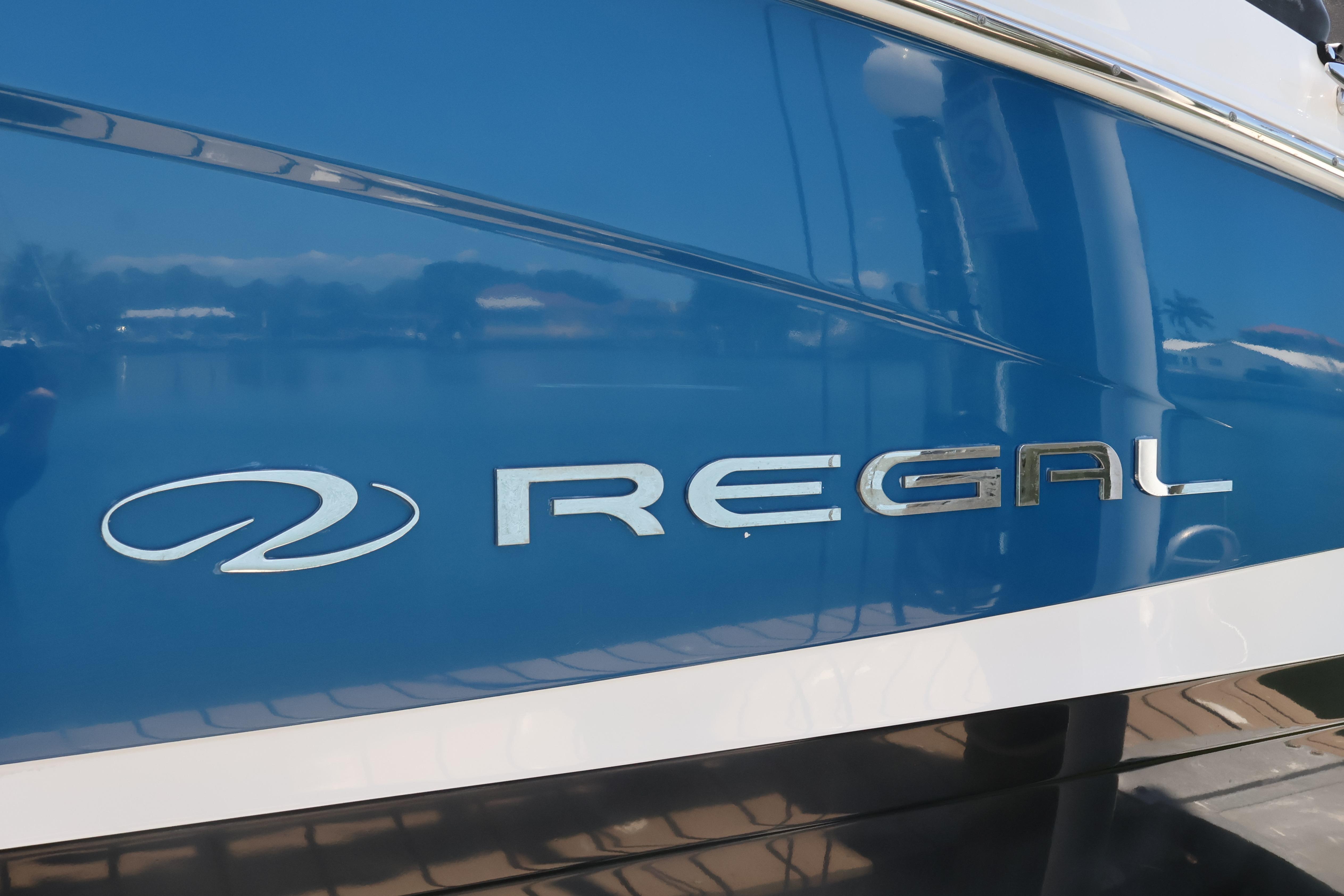 2020 Regal LX4 boat with blue and white exterior detailing.