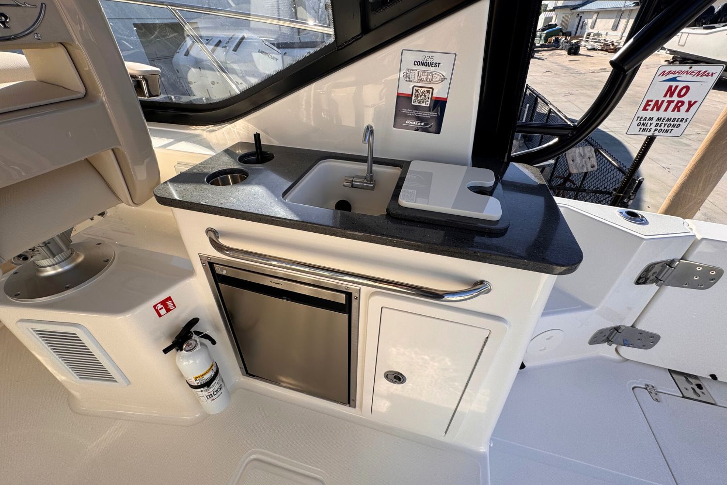 2026 Boston Whaler 325 Conquest - 22