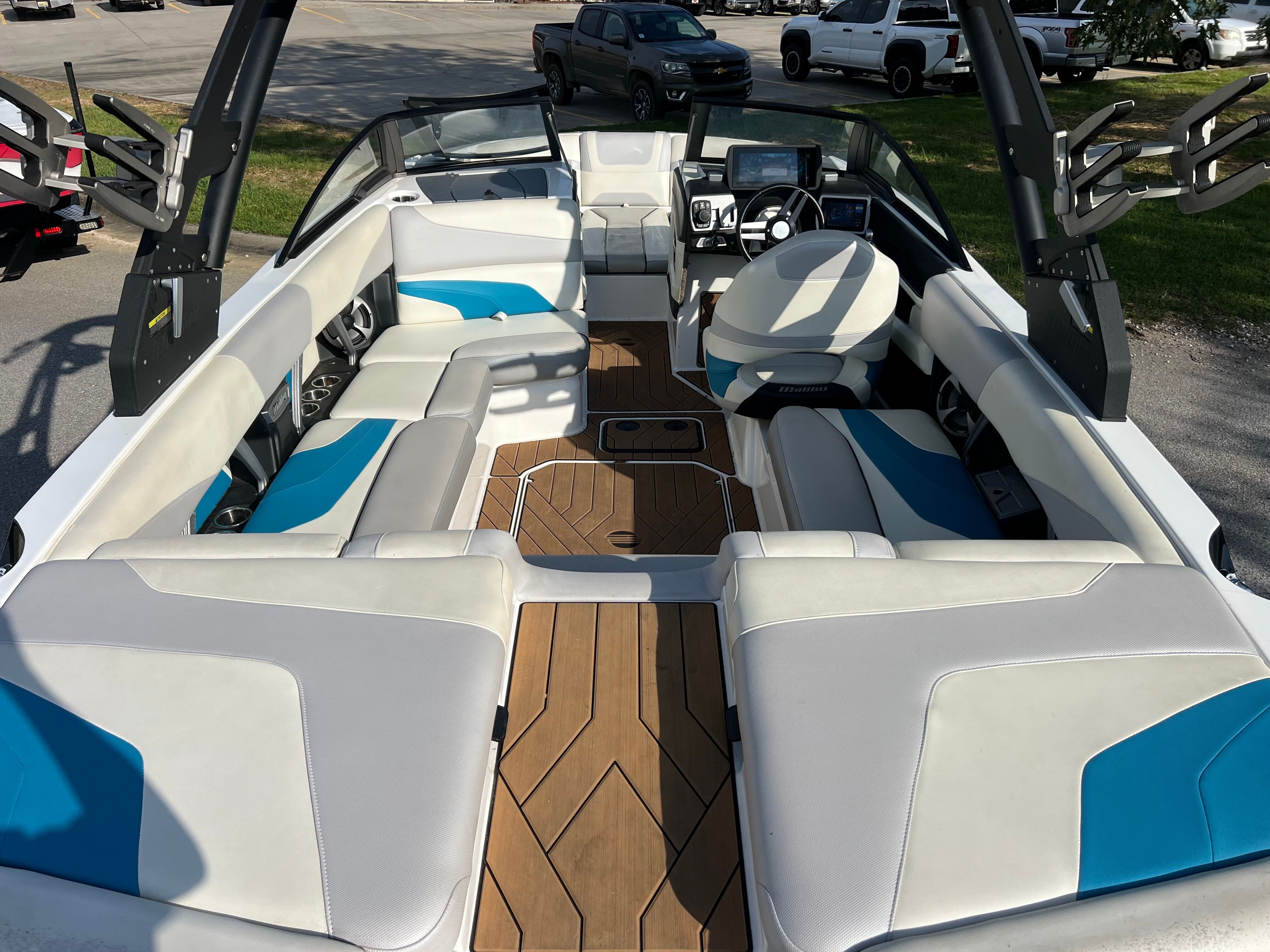2018 MALIBU 22 MXZ - Image 8