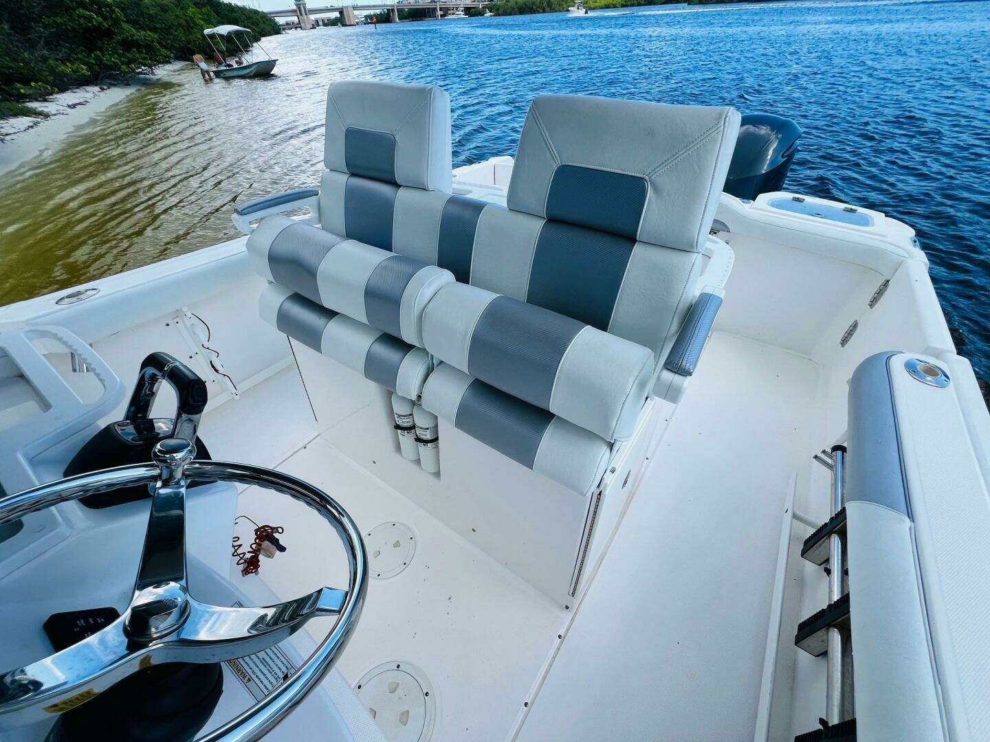 2012 Everglades 295 Center Console - Image 20