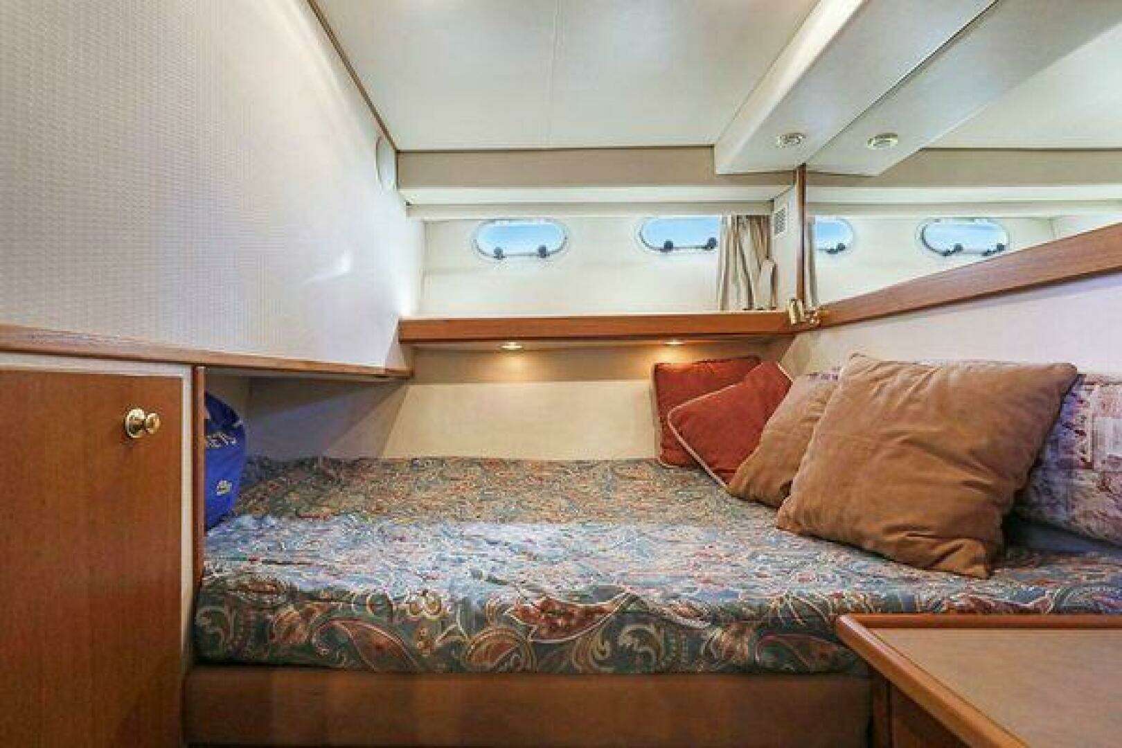 1998 Bayliner 4788 - Image 30